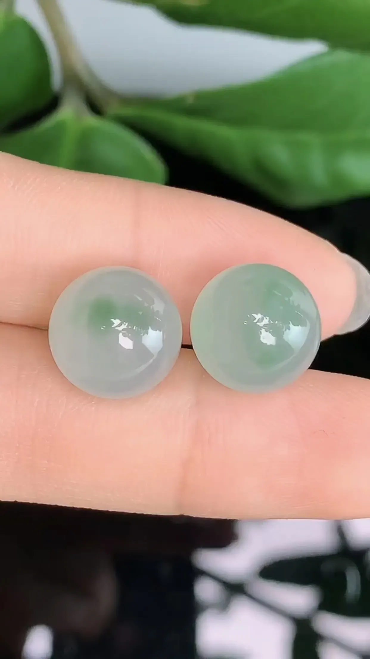 天然A货翡翠冰润浅绿全胶感单珠圆珠一对 尺寸取一12.2mm