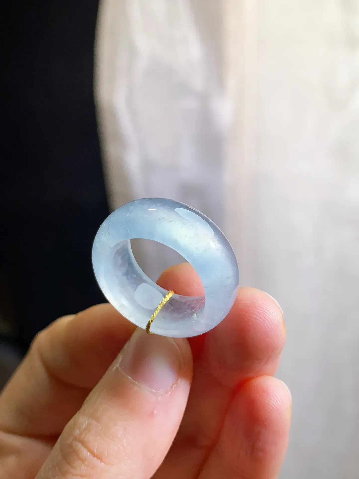 冰种指环，尺寸:9.9/4.5   卡尺直径:16.1mm    圈口:10  佩戴漂亮