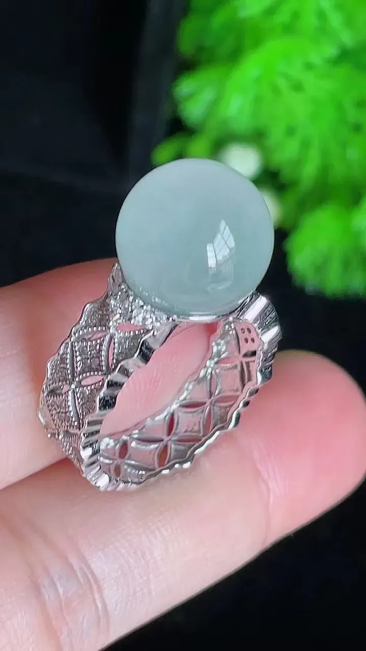 18k镶冰种转运珠戒指
尺寸裸石12mm，圈口15，i21k（纯自然光实拍）