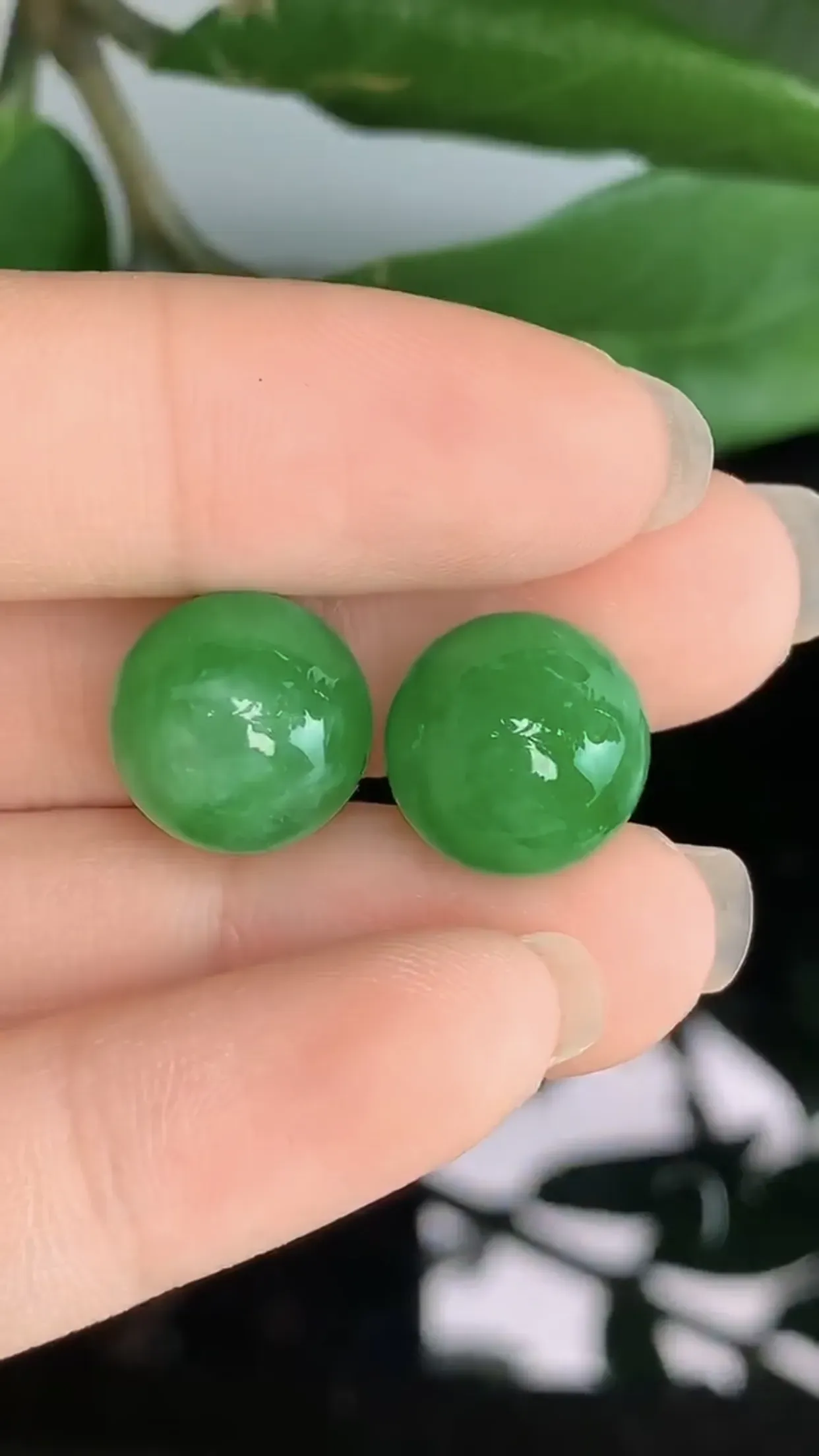 天然A货翡翠冰糯种飘绿胶感圆珠玉坠一对 尺寸取一12.6mm