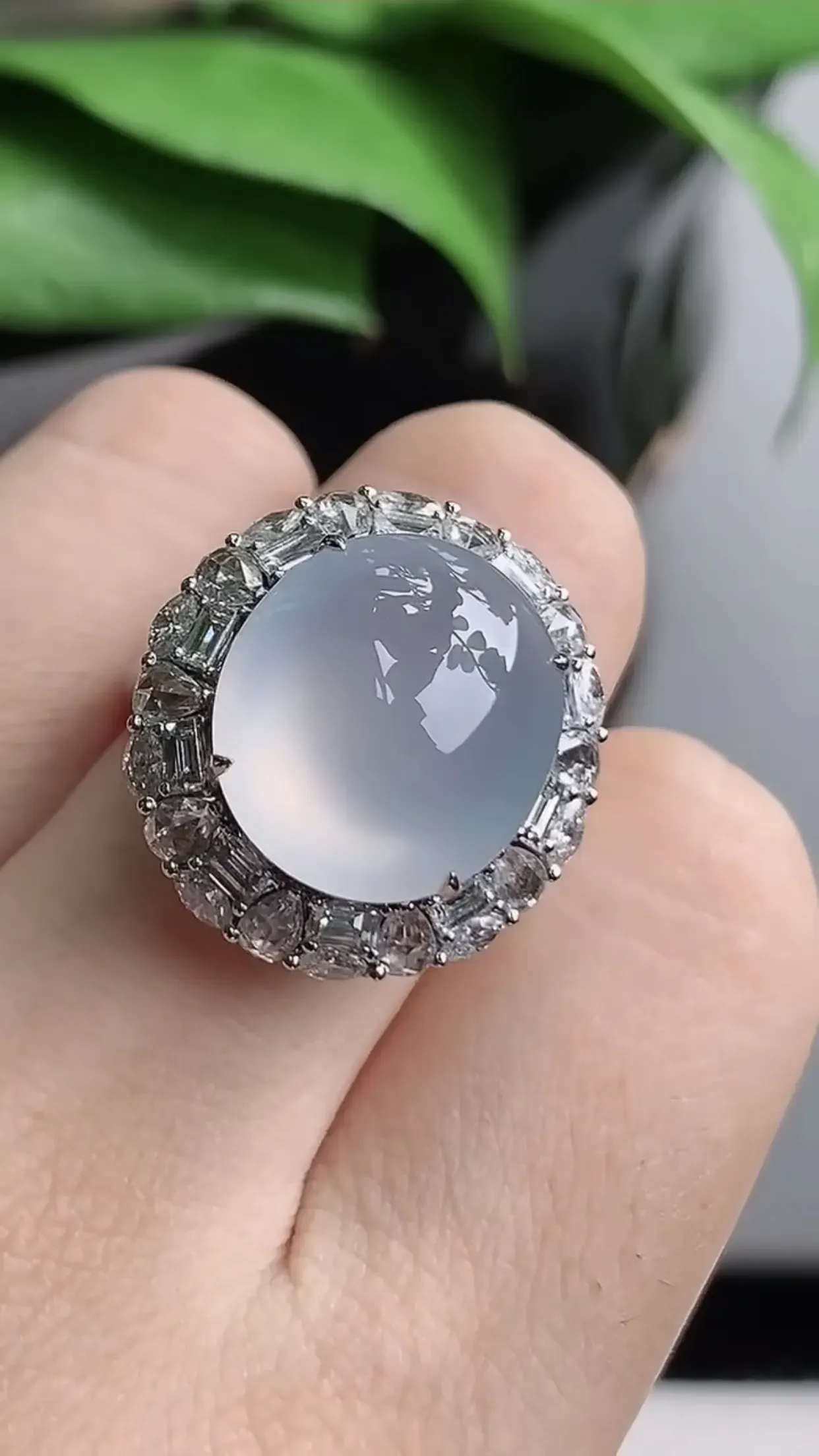天然A货翡翠老坑冰种18K金伴钻镶嵌白冰蛋面戒指 圈口17.5mm 裸石尺寸15.2×13.7mm