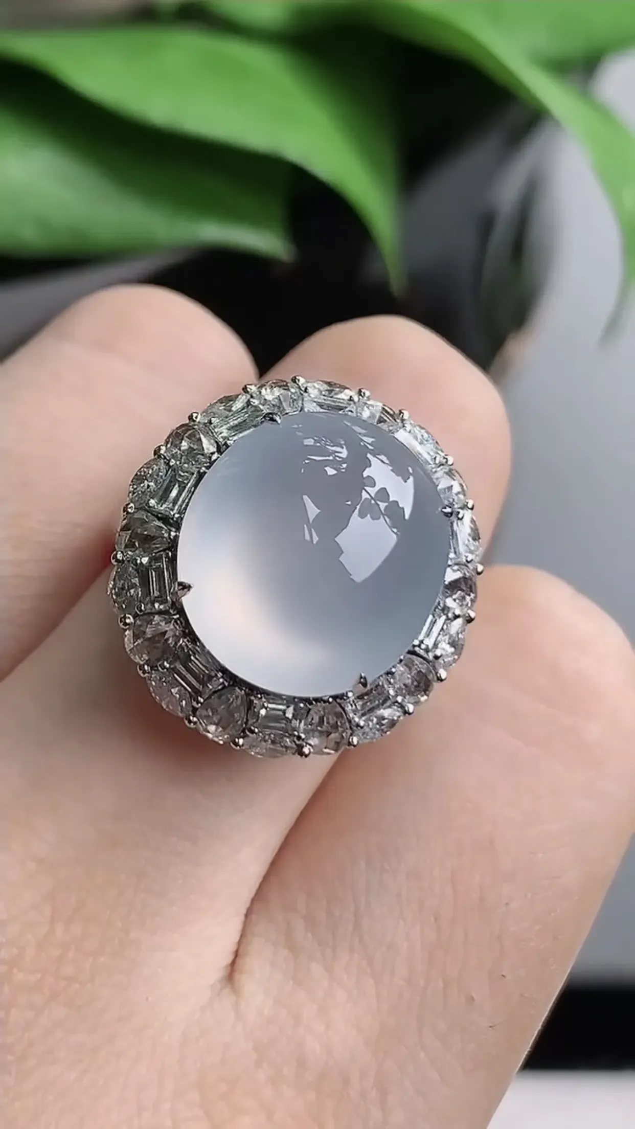 天然A货翡翠老坑冰种18K金伴钻镶嵌白冰蛋面戒指 圈口17.5mm 裸石尺寸15.2×13.7mm