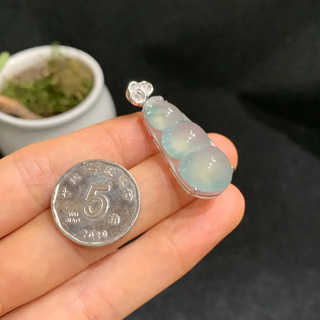 冰胶飘花福豆吊坠