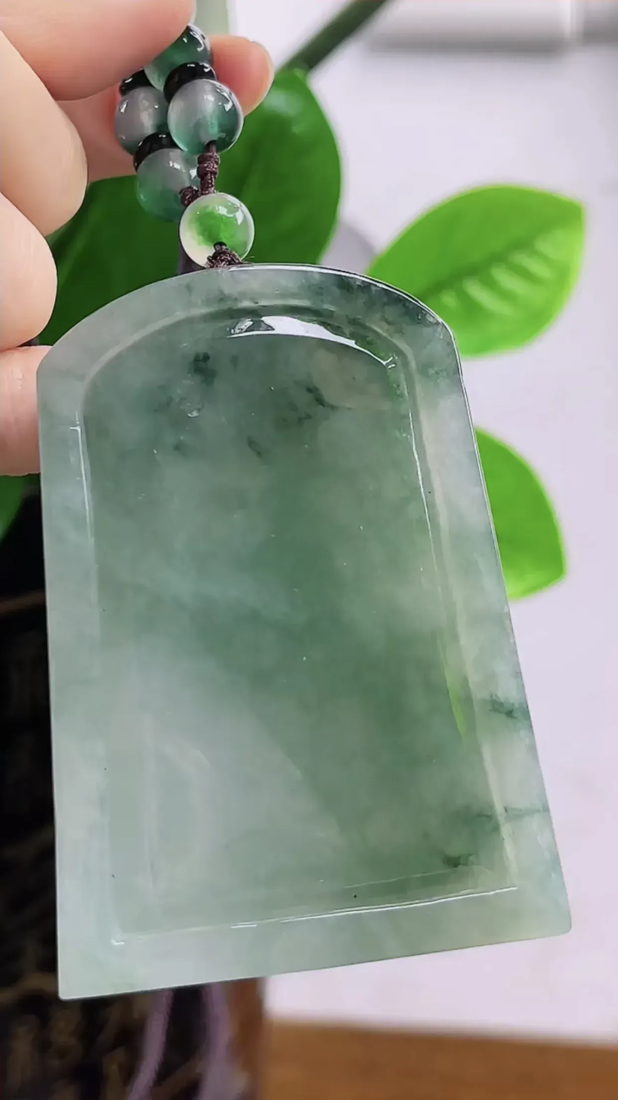 缅甸天然A货翡翠 老坑料起胶冰润霸气龙牌吊坠 精美水润 玉质细腻 色泽鲜艳 种水好  尺寸：72.50.13   y92.21