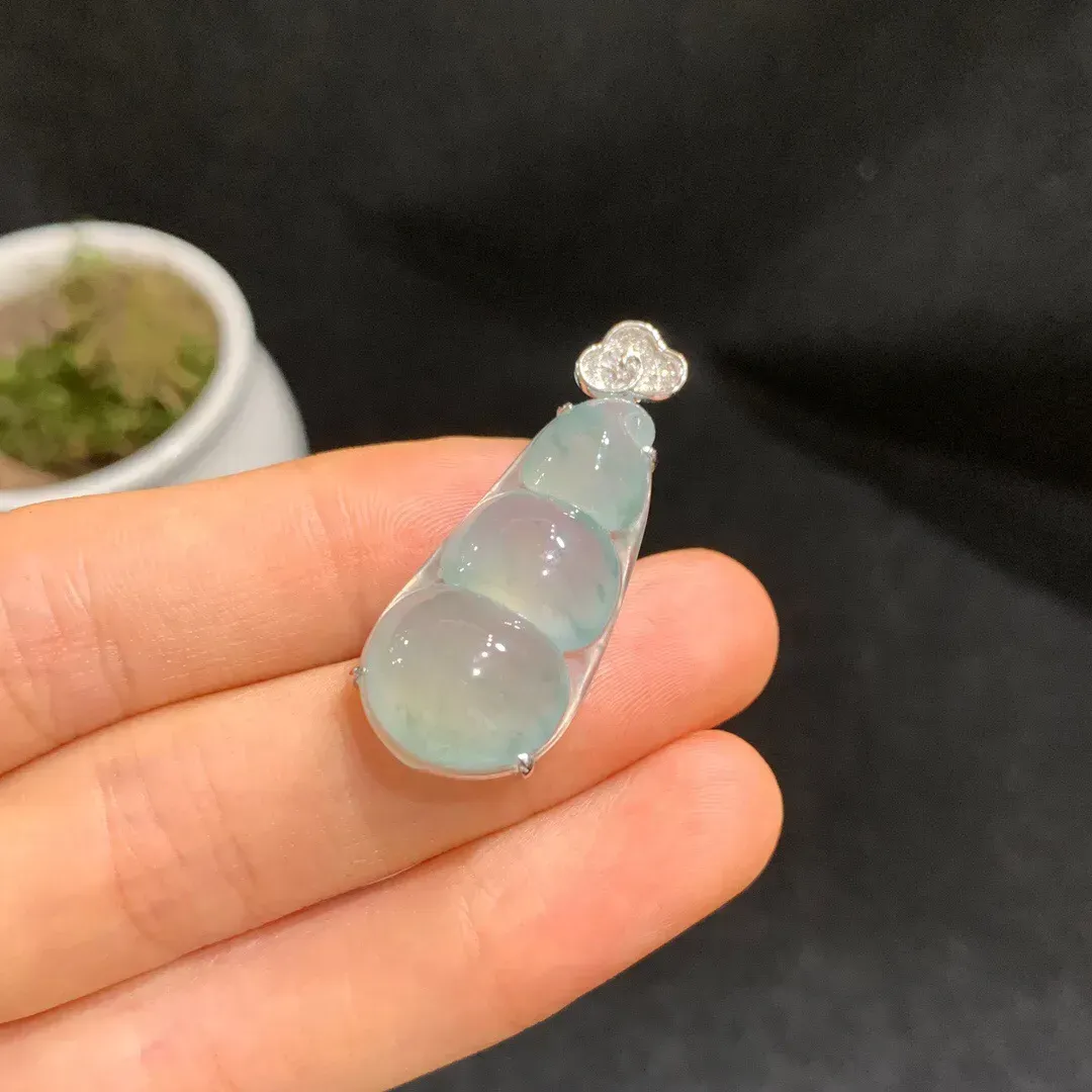 冰胶飘花福豆吊坠