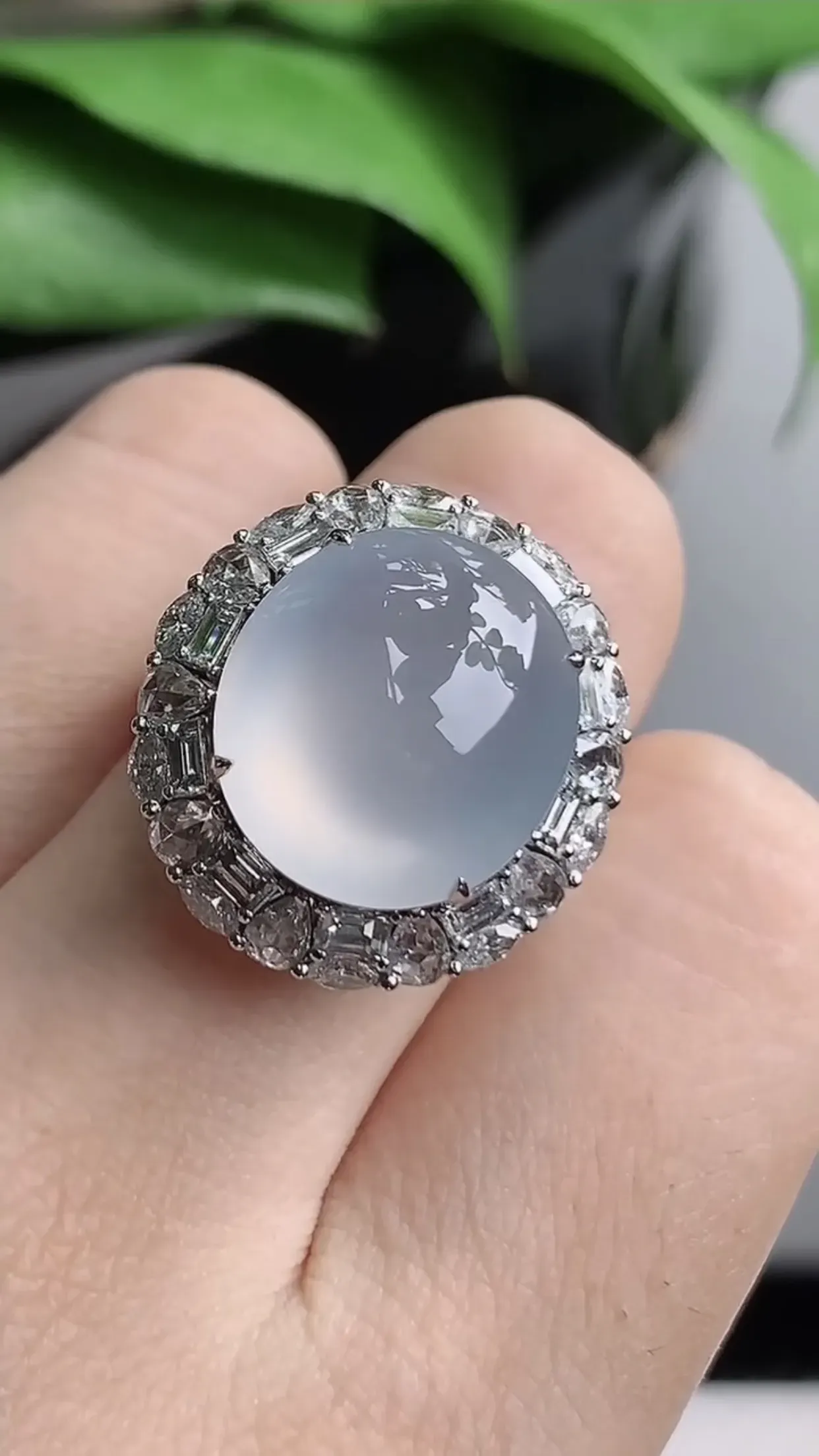 天然A货翡翠老坑冰种18K金伴钻镶嵌白冰蛋面戒指 圈口17.5mm 裸石尺寸15.2×13.7mm