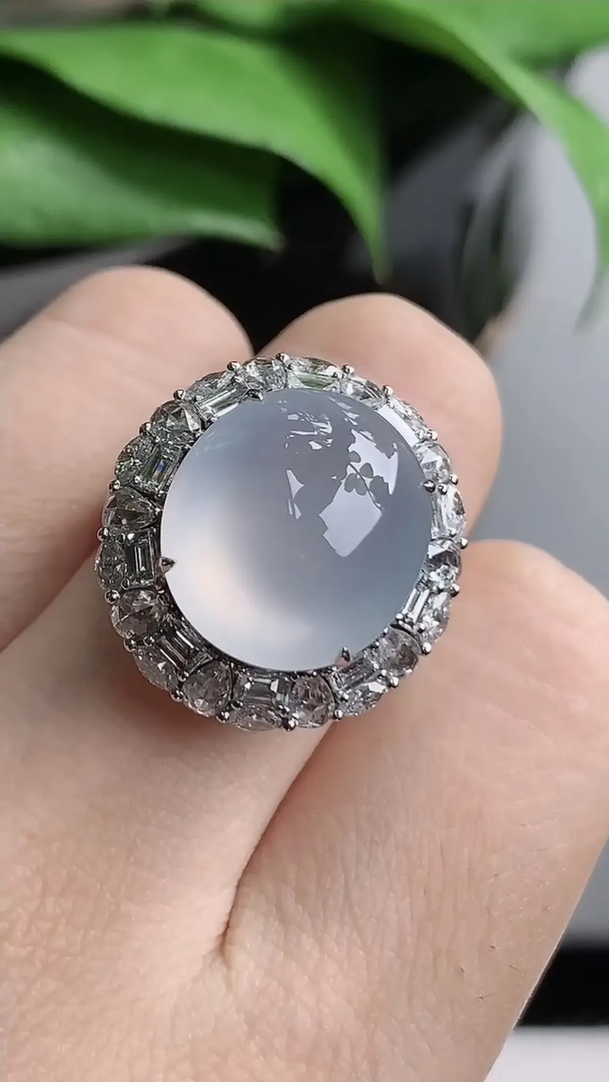 天然A货翡翠老坑冰种18K金伴钻镶嵌白冰蛋面戒指 圈口17.5mm 裸石尺寸15.2×13.7mm