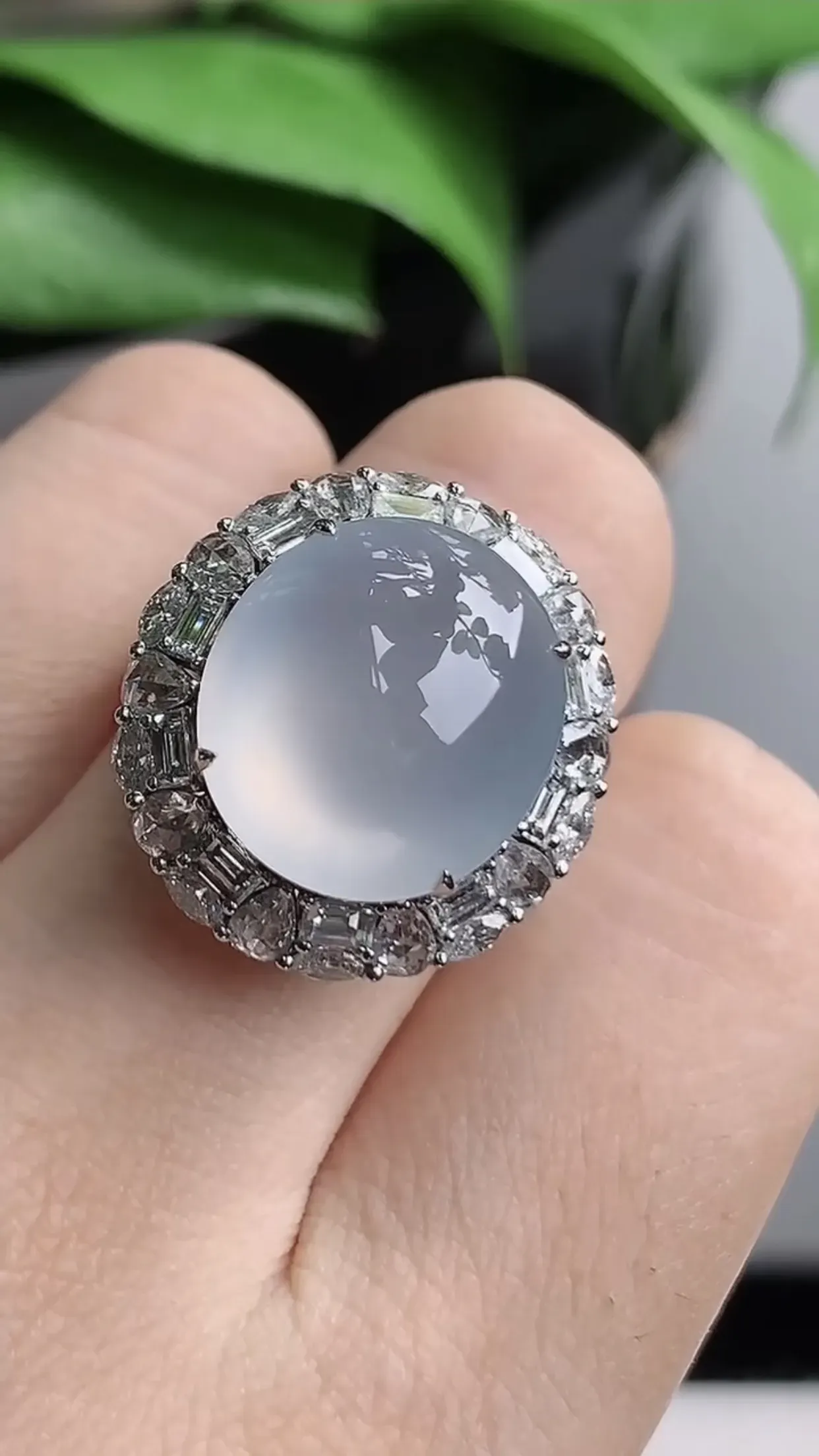 天然A货翡翠老坑冰种18K金伴钻镶嵌白冰蛋面戒指 圈口17.5mm 裸石尺寸15.2×13.7mm