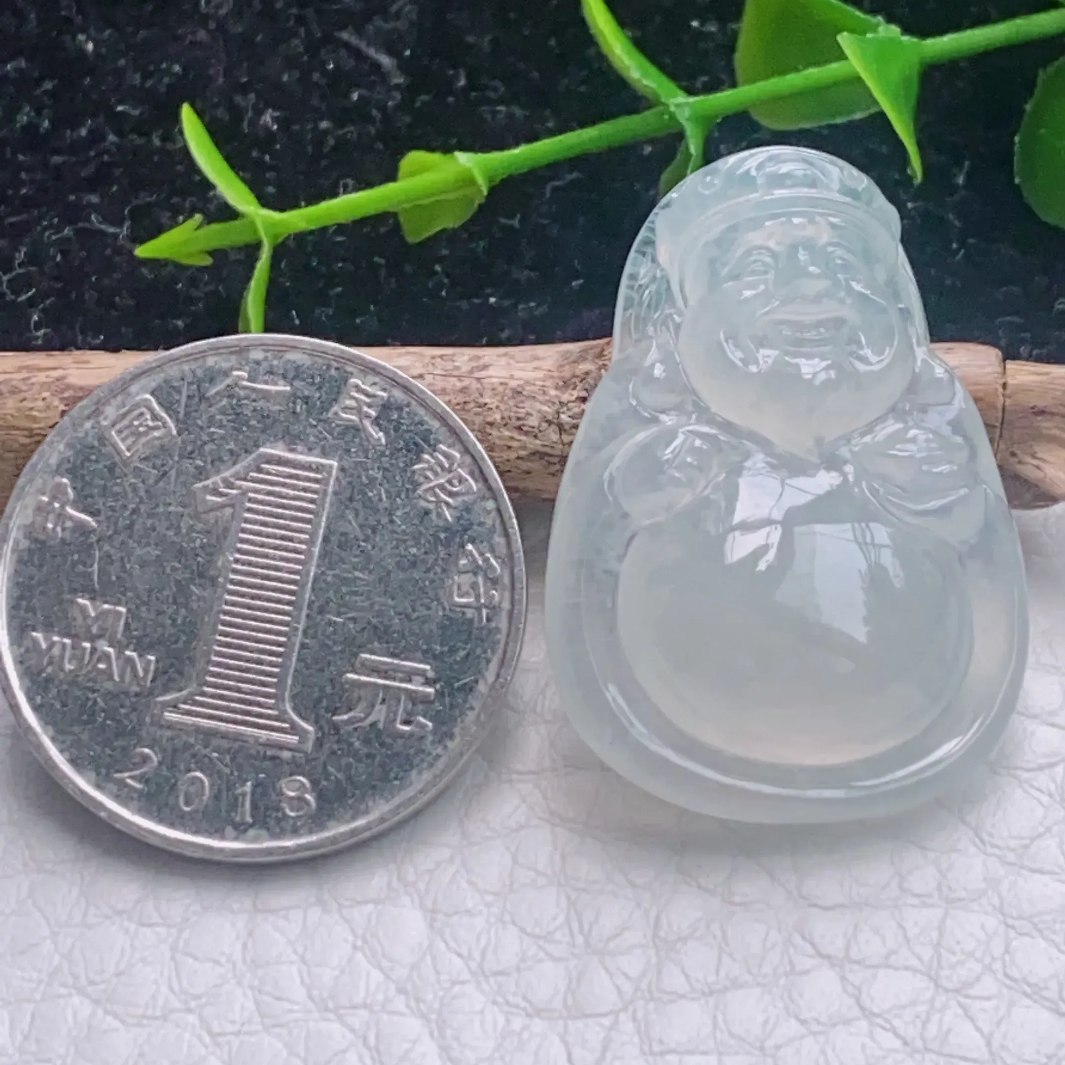 自然光实拍！冰种白冰财神爷吊坠，种老水足  玉质细腻.揭阳工雕工精美，佩戴高雅迷人！zyt 尺寸31.5*23*6.5mm，未打孔
