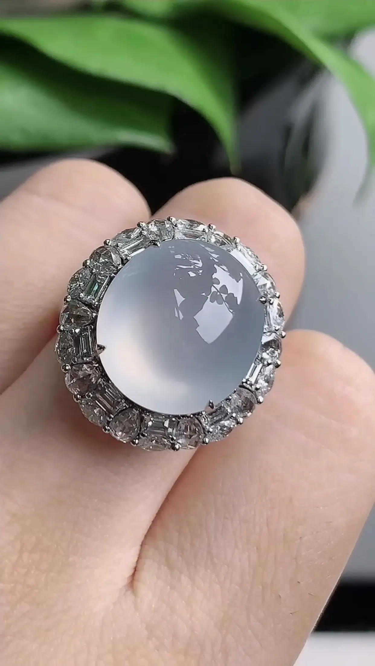 天然A货翡翠老坑冰种18K金伴钻镶嵌白冰蛋面戒指 圈口17.5mm 裸石尺寸15.2×13.7mm
