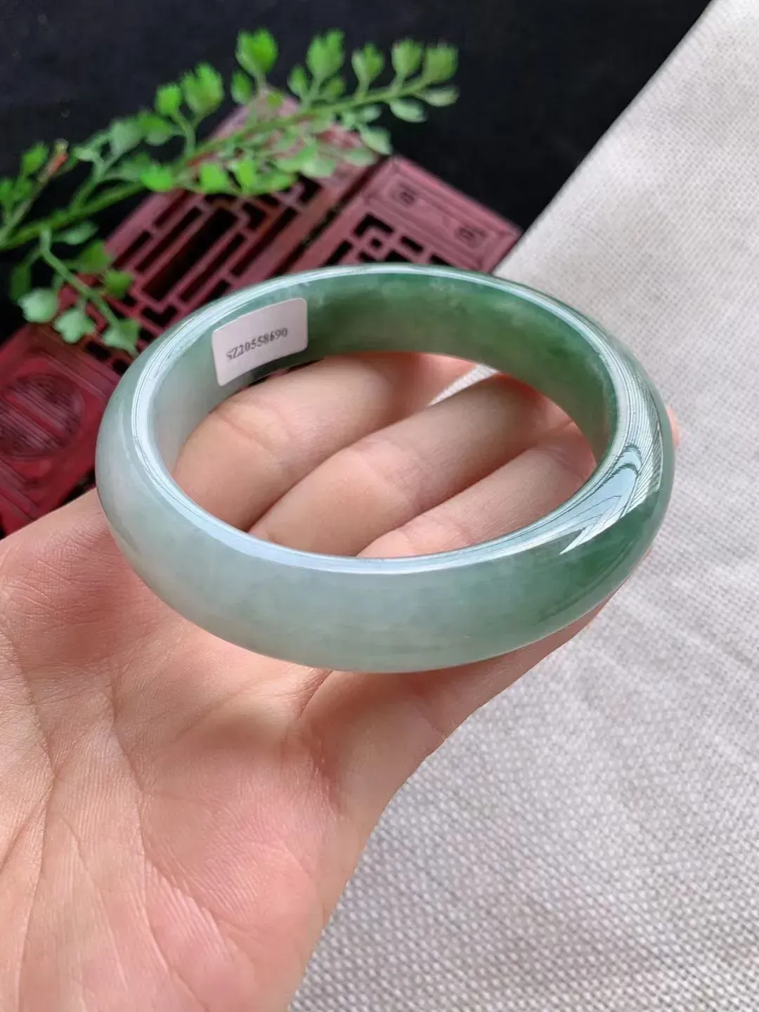 老坑飘绿正圈手镯尺寸54圈口×13×8mm重量55.79g  W