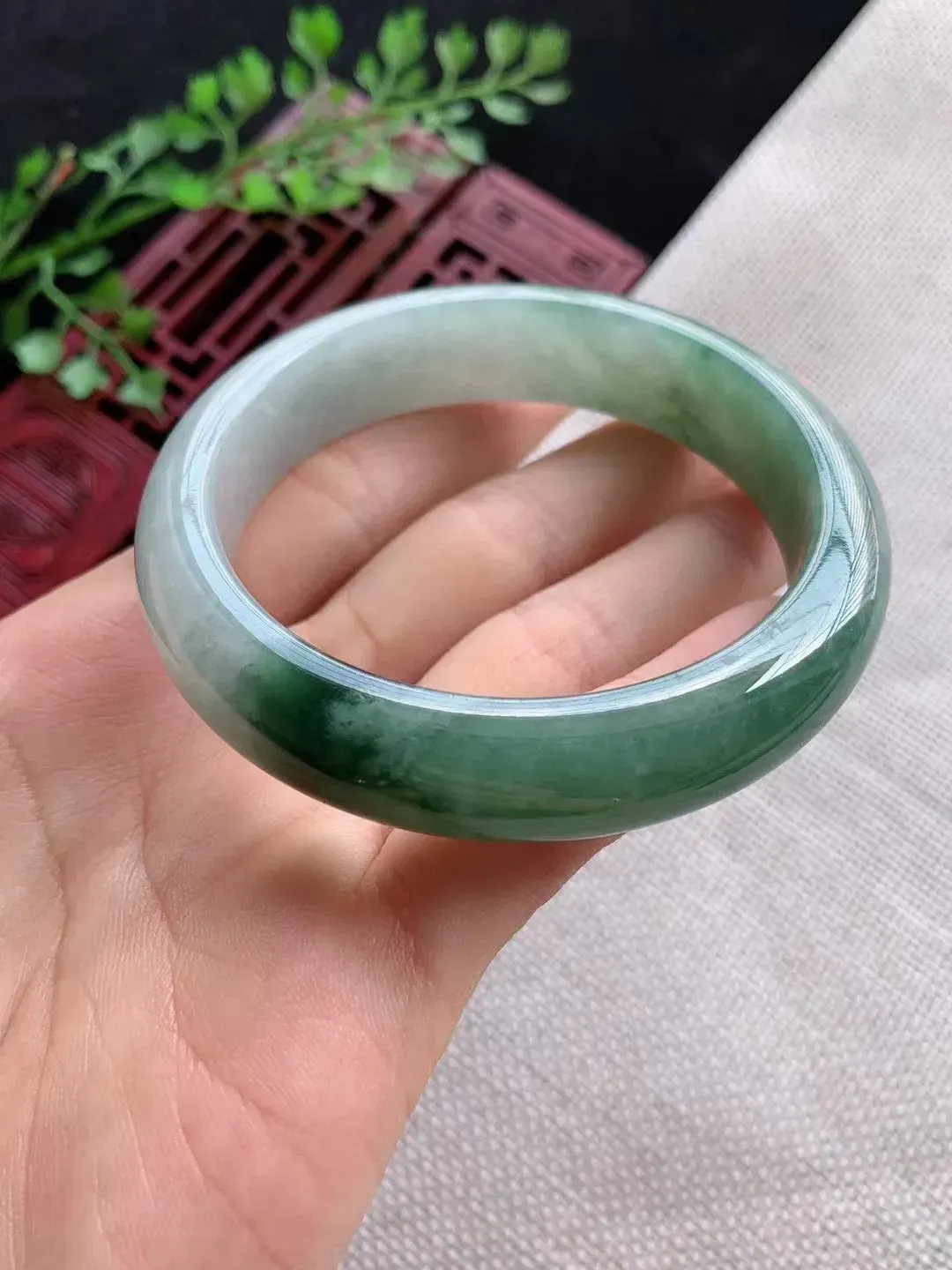 老坑飘绿正圈手镯尺寸54圈口×13×8mm重量55.79g  W