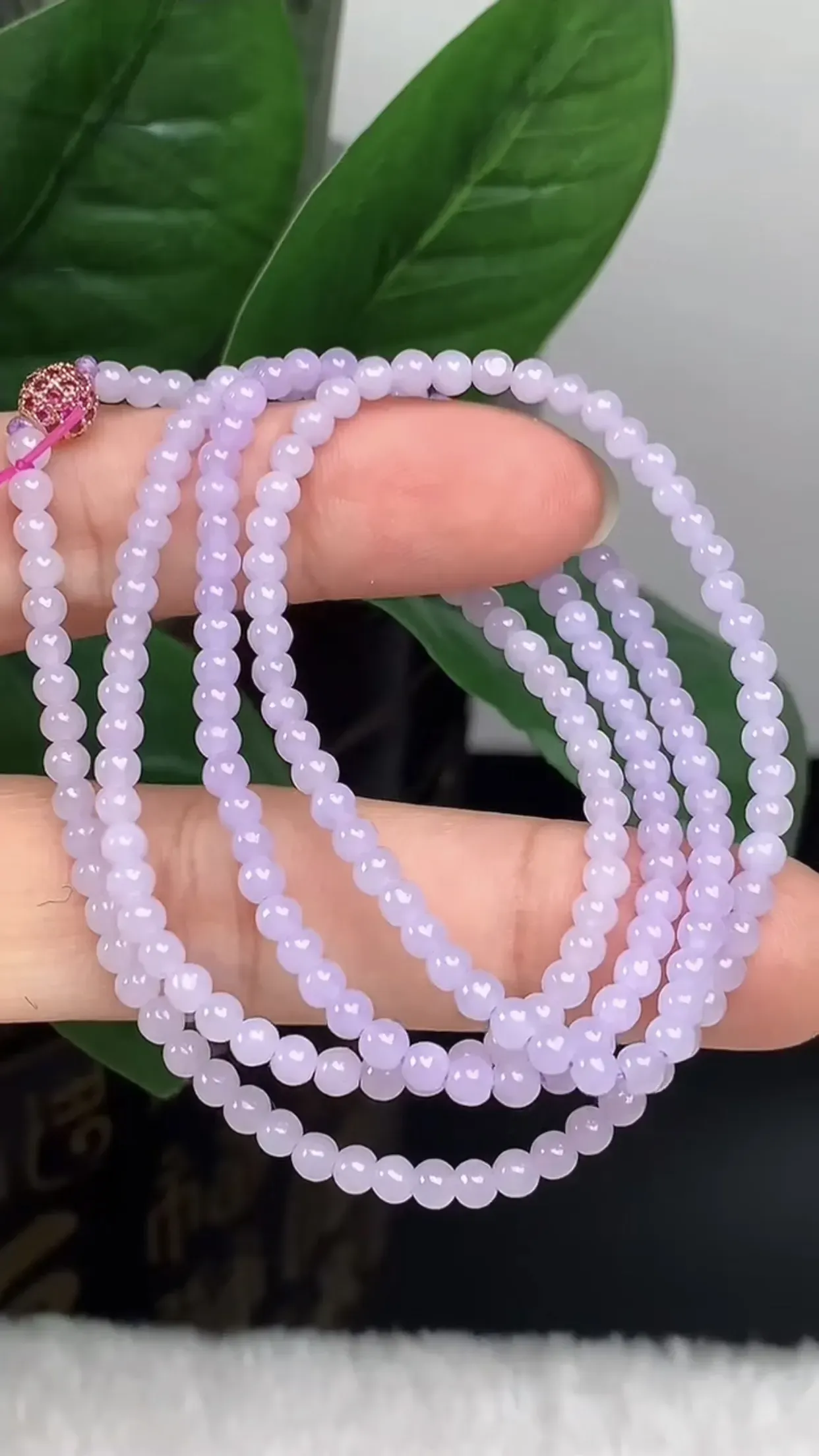 天然A货翡翠淡紫小米珠项链 玉质细腻 种水好 佩带效果佳 尺寸：3.3mm 共210颗