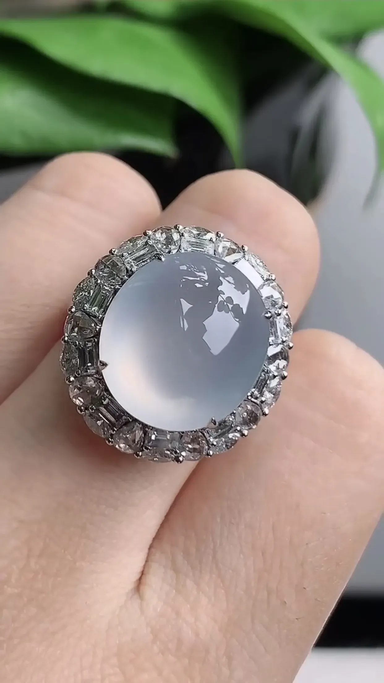 天然A货翡翠老坑冰种18K金伴钻镶嵌白冰蛋面戒指 圈口17.5mm 裸石尺寸15.2×13.7mm