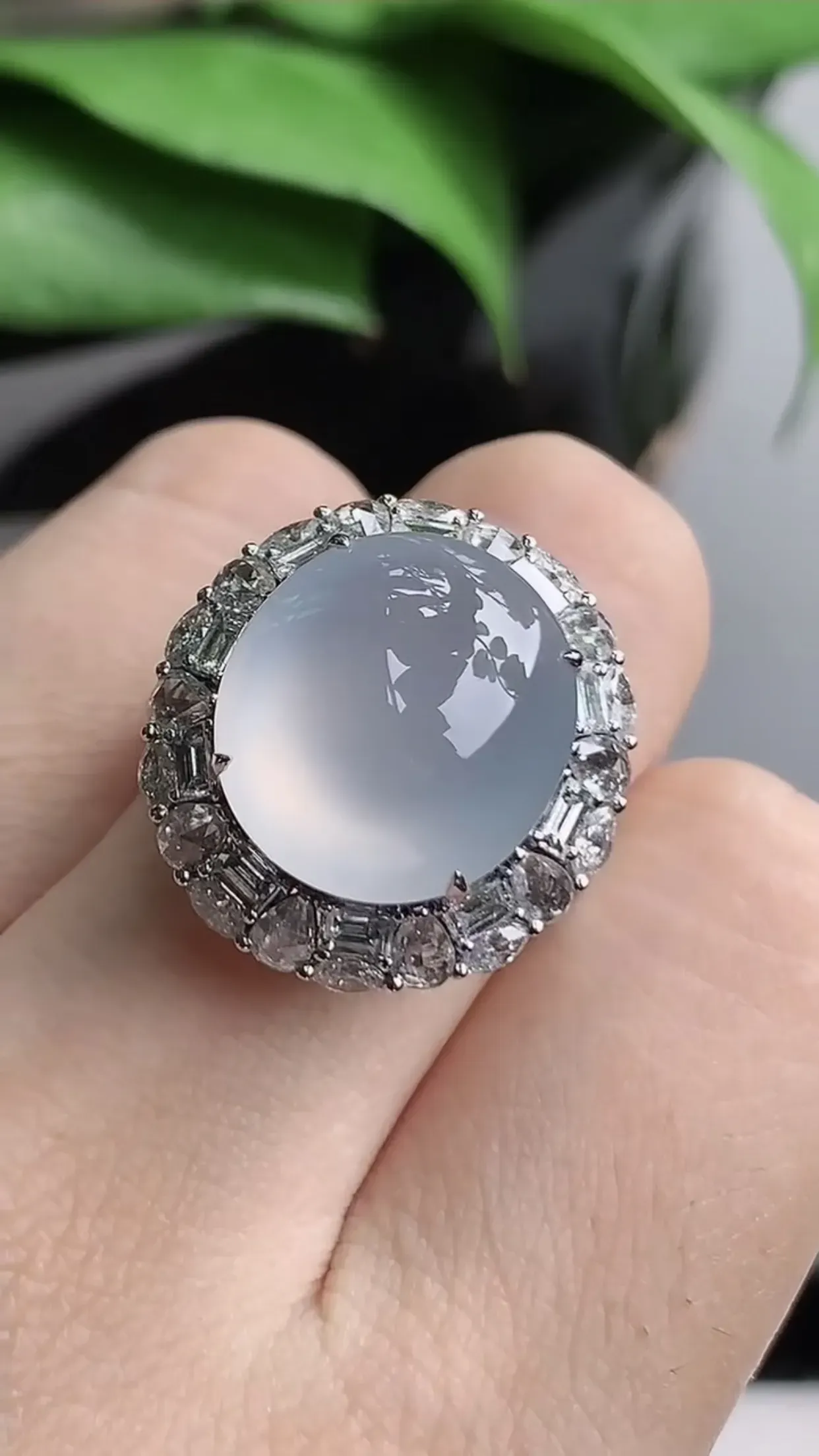 天然A货翡翠老坑冰种18K金伴钻镶嵌白冰蛋面戒指 圈口17.5mm 裸石尺寸15.2×13.7mm