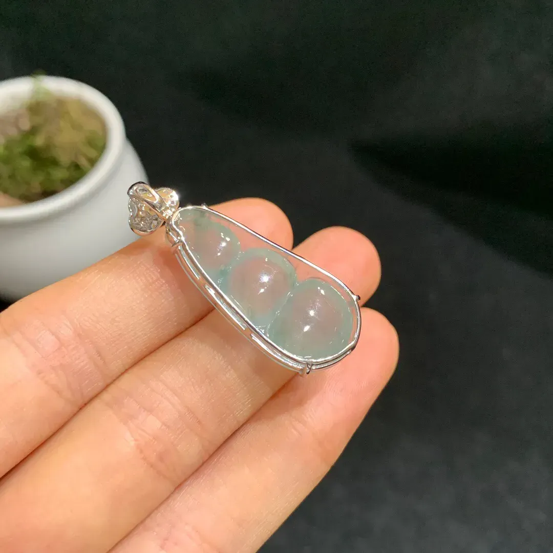 冰胶飘花福豆吊坠