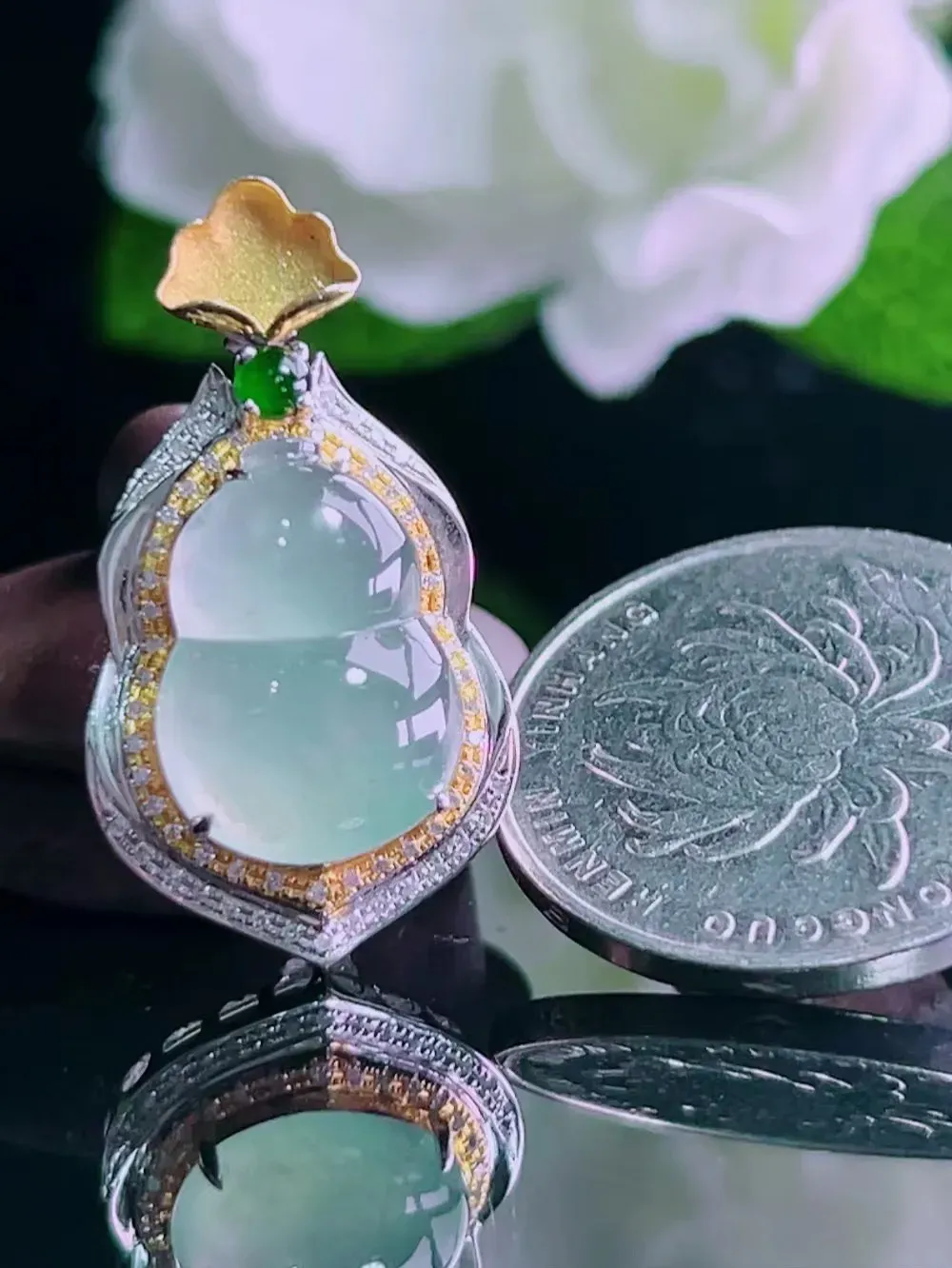 强力推荐，天然A货翡翠，冰种葫芦吊坠，18K金镶嵌，裸石尺寸 16/11/9.4  ，厚度含金，整体尺寸 30/16/9.4