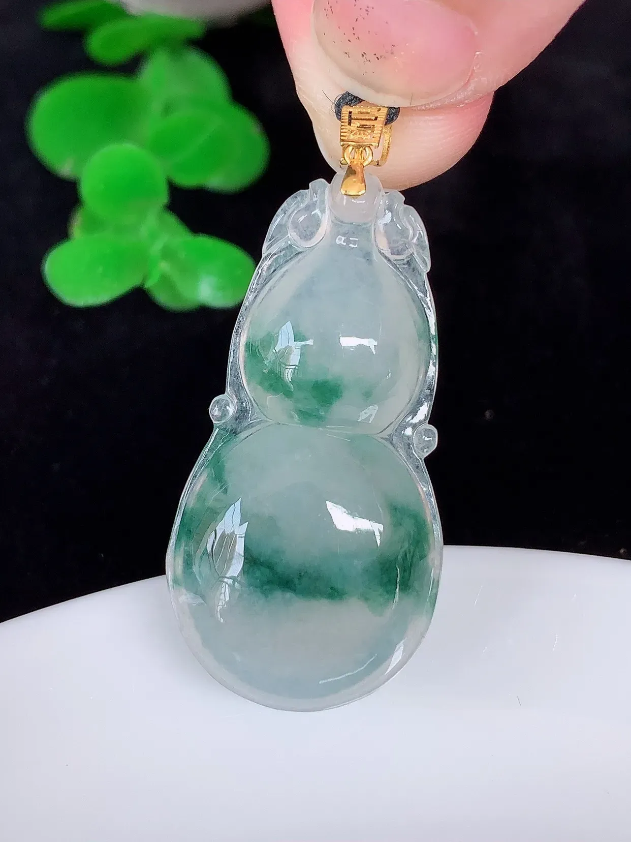 18K金镶嵌冰飘花葫芦吊坠，翡翠葫芦，寓意福禄双全，财源滚滚，佩戴效果优雅迷人！#12.21整体长39.8裸石33.8*17.5*5