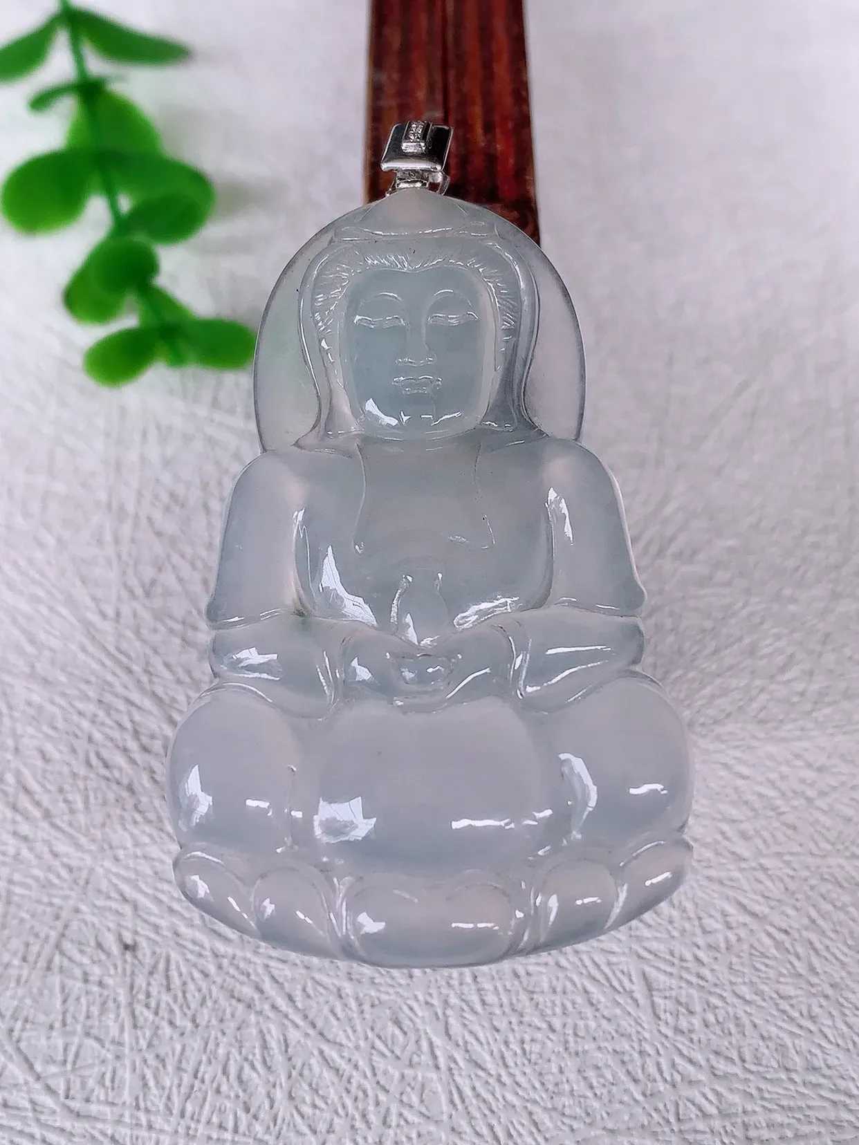 18K金镶嵌冰观音吊坠，赐福翡翠观音，观音面相端庄，品相佳，佩戴气质！#79.21整体长58.5裸石51.5*32.5*5
