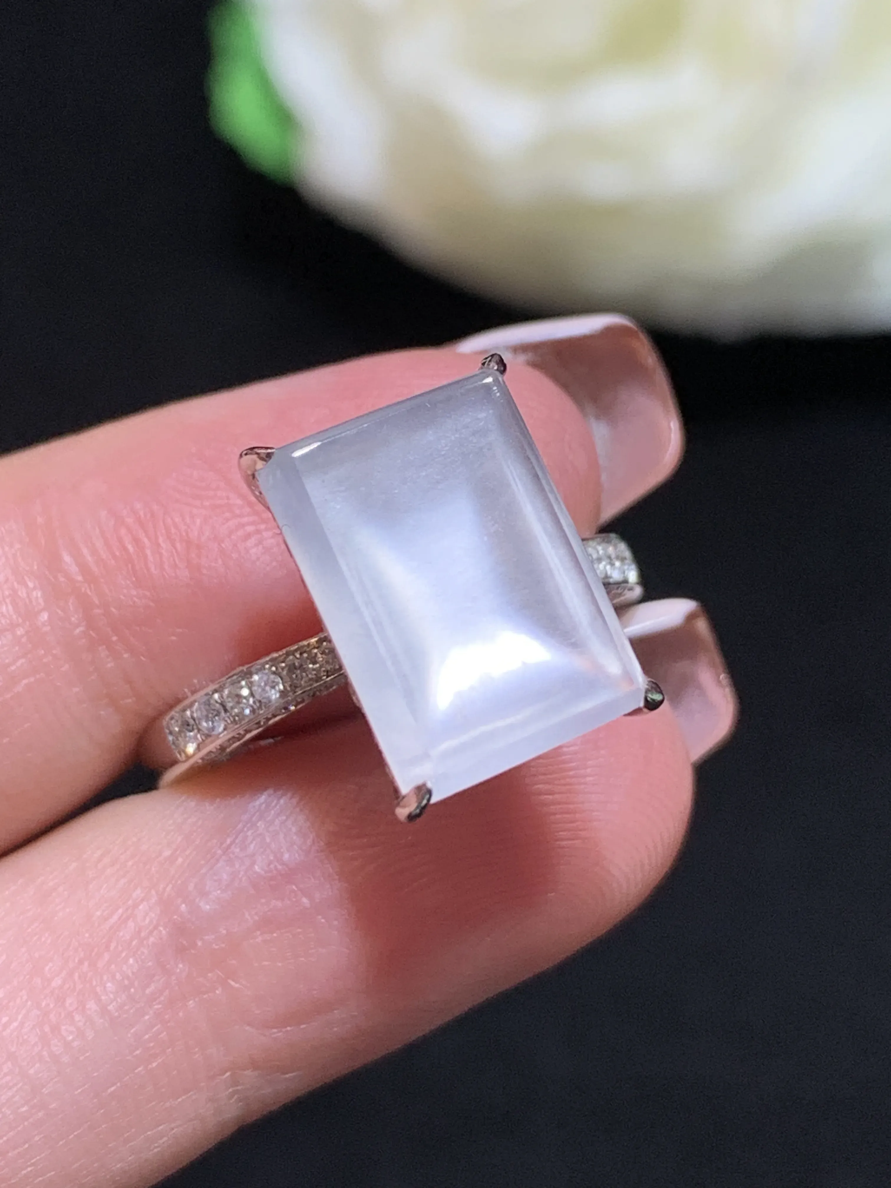 冰种无事牌吊坠，18k金伴钻，冰透起光，佩戴优雅，整体规格：13.9-18.9-8.5