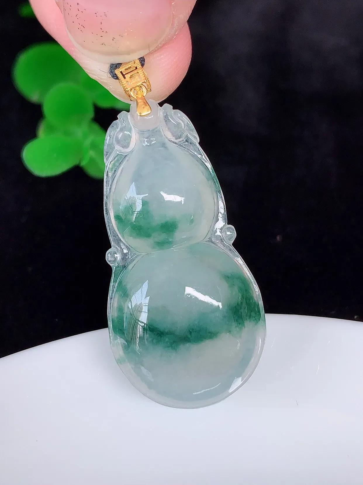 18K金镶嵌冰飘花葫芦吊坠，翡翠葫芦，寓意福禄双全，财源滚滚，佩戴效果优雅迷人！#12.21整体长39.8裸石33.8*17.5*5