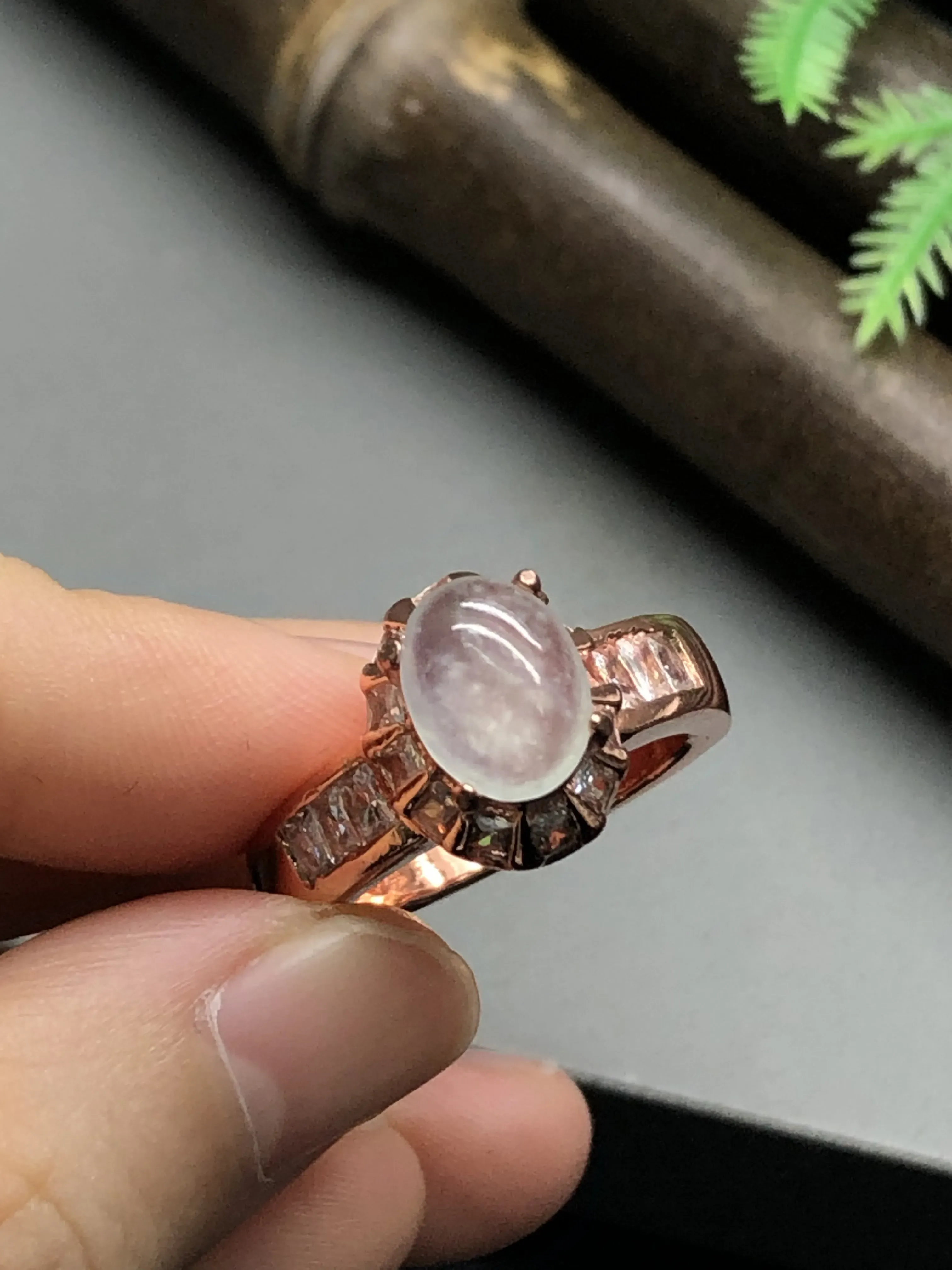 翡翠戒指，铜托镶嵌