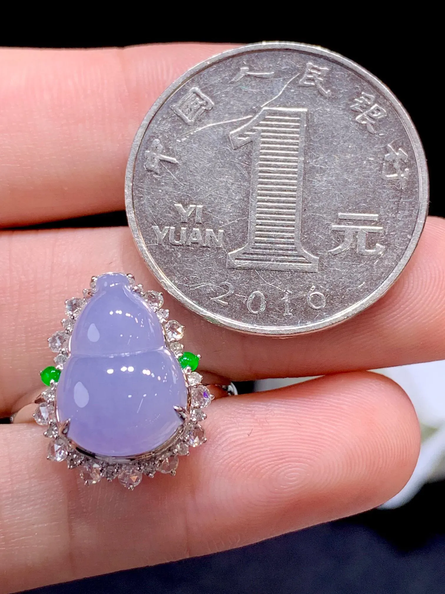 天然翡翠a货，18k金伴钻镶嵌紫罗兰葫芦戒指，玉质细腻，色泽均匀，佩戴效果更佳