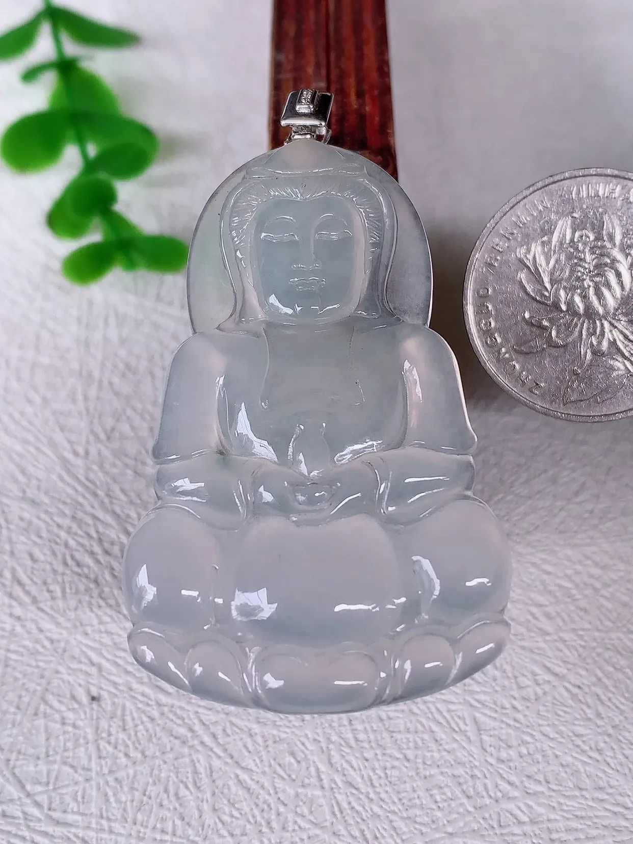 18K金镶嵌冰观音吊坠，赐福翡翠观音，观音面相端庄，品相佳，佩戴气质！#79.21整体长58.5裸石51.5*32.5*5