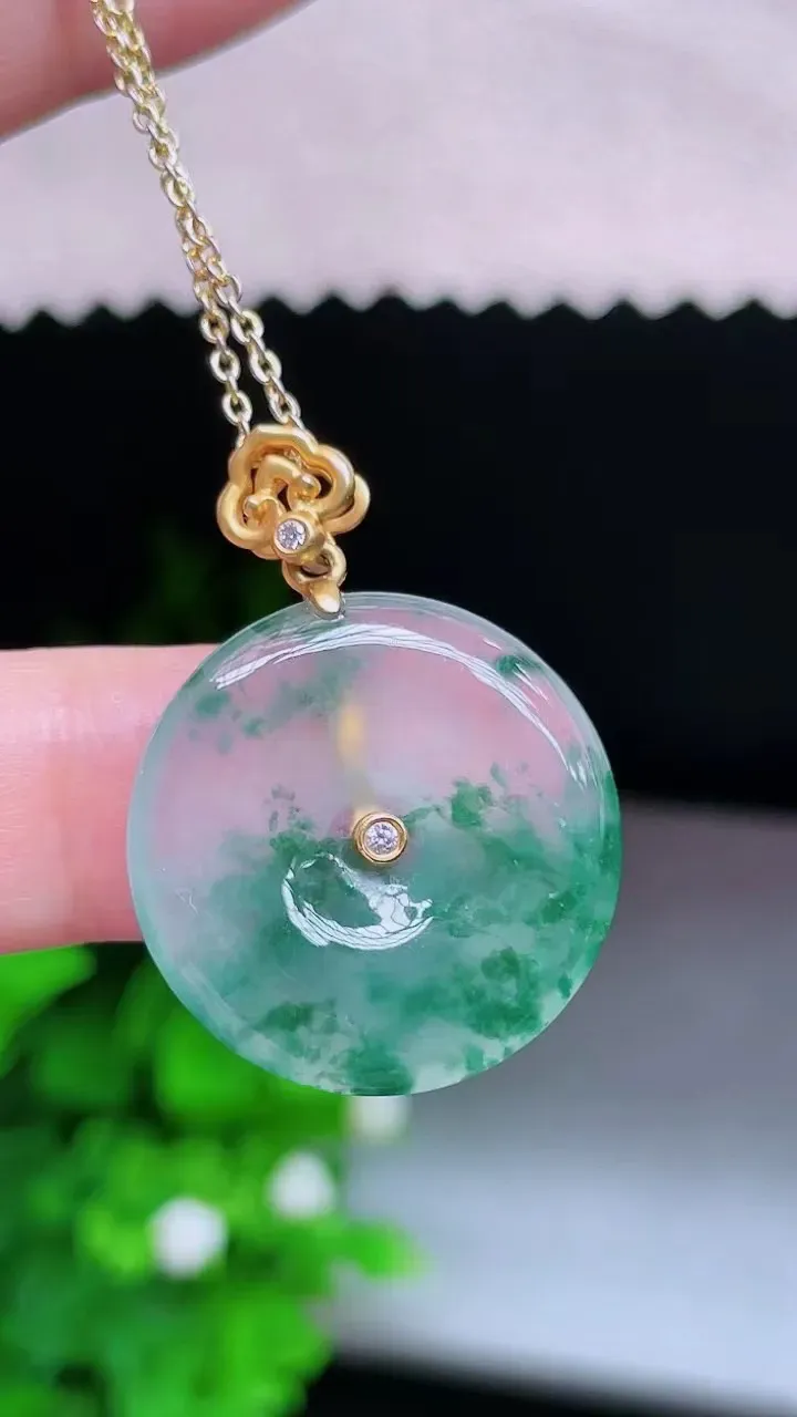 18k镶高冰飘花平安扣吊坠
尺寸裸石22/4.2mm，H30jgk（纯自然光实拍）