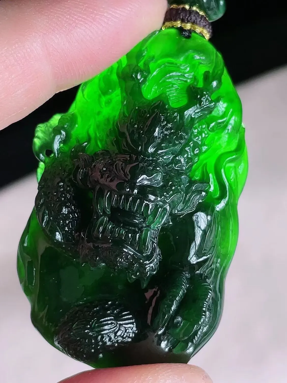 冰满胶墨翠龙牌
尺寸48.5/29.6/14.6mm，H23uh
