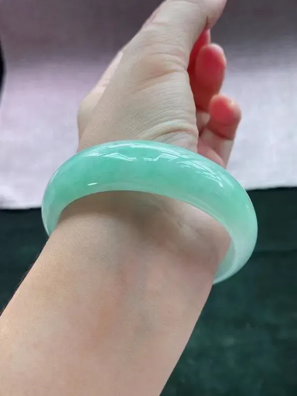 【限时特惠】强力推荐，天然A货翡翠，冰种底色正圈翡翠手镯，尺寸56.8/17/6.8