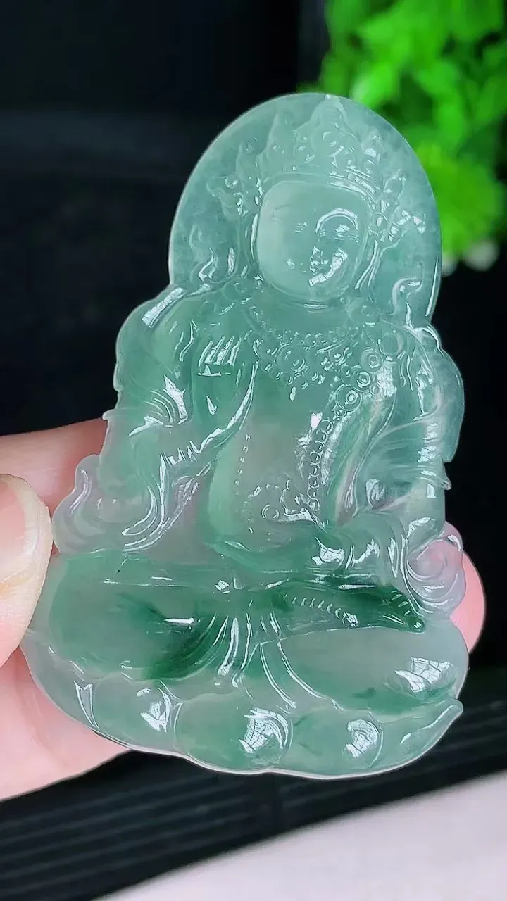冰飘花度母
尺寸65.7/41.4/6mm，H31gdl（纯自然光实拍）
