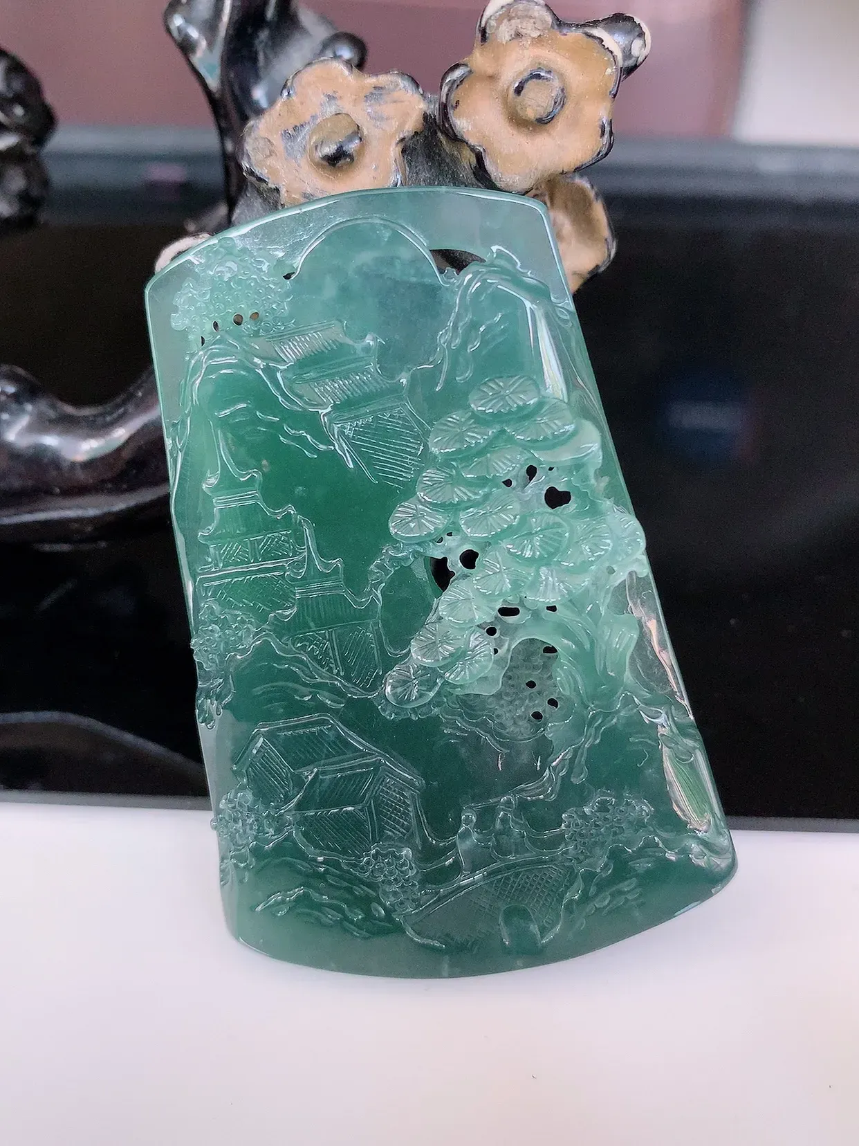 自然光实拍，冰胶满色山水牌吊坠，翡翠山水，立体生动形象，山水素材布局合理，意境感佳，佩戴上身效果更高贵 #04.22