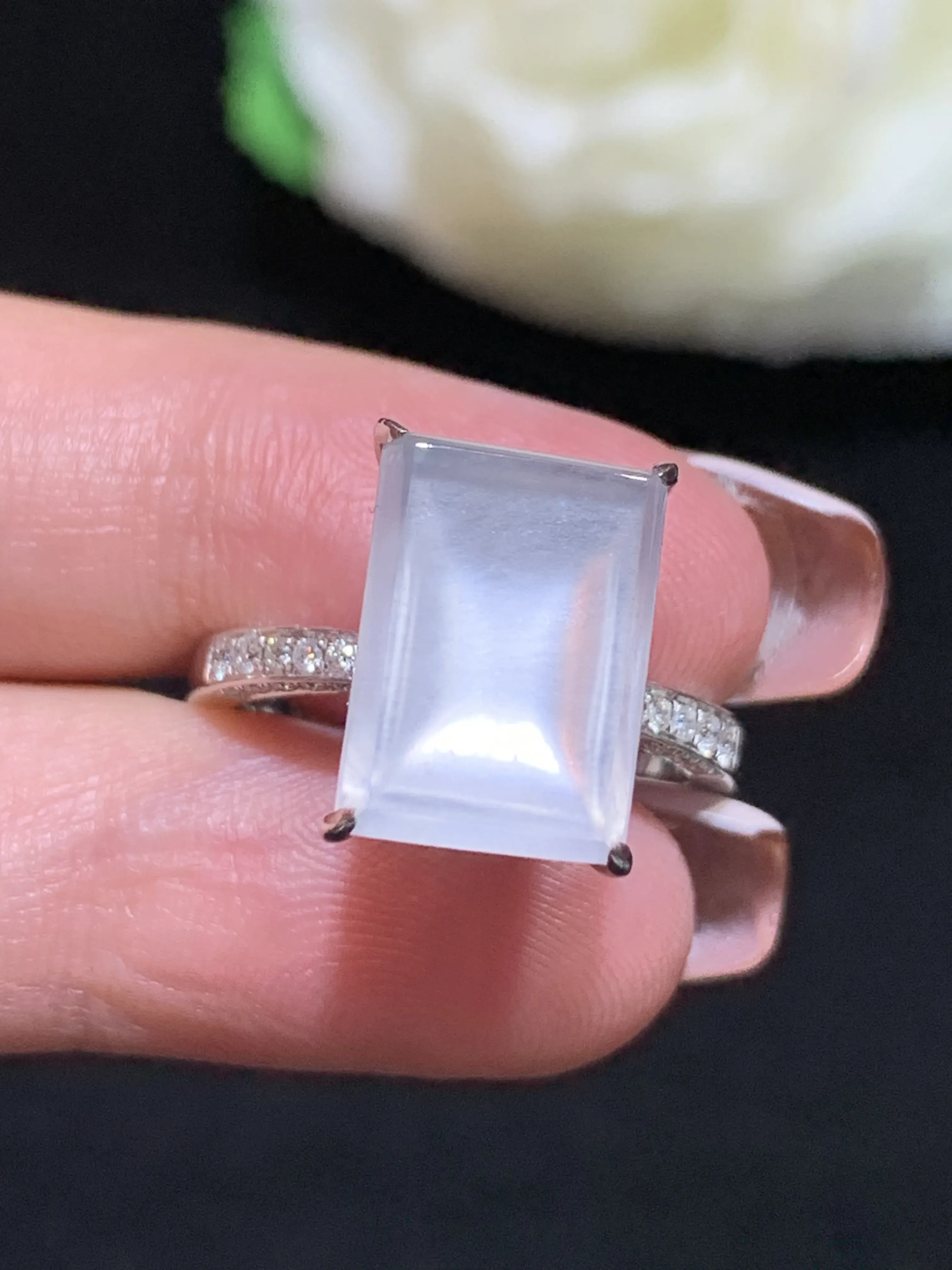 冰种无事牌吊坠，18k金伴钻，冰透起光，佩戴优雅，整体规格：13.9-18.9-8.5