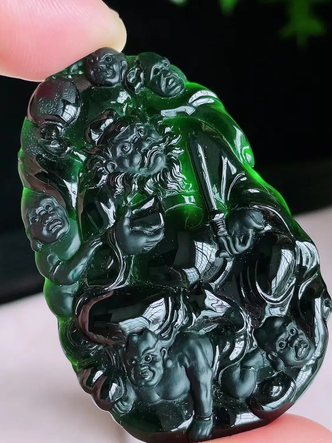 冰满胶墨翠天师钟馗
尺寸58.3/38.3/5.3mm，H23es