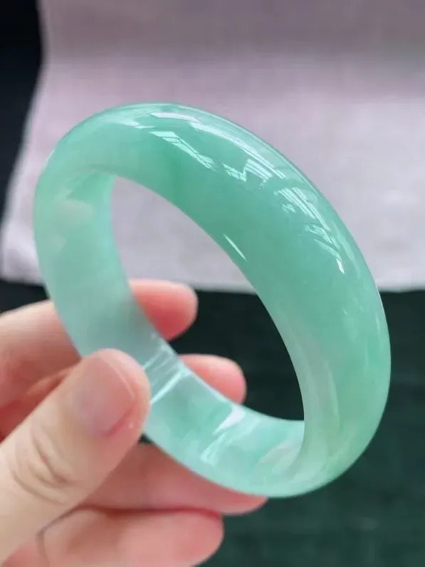 【限时特惠】强力推荐，天然A货翡翠，冰种底色正圈翡翠手镯，尺寸56.8/17/6.8