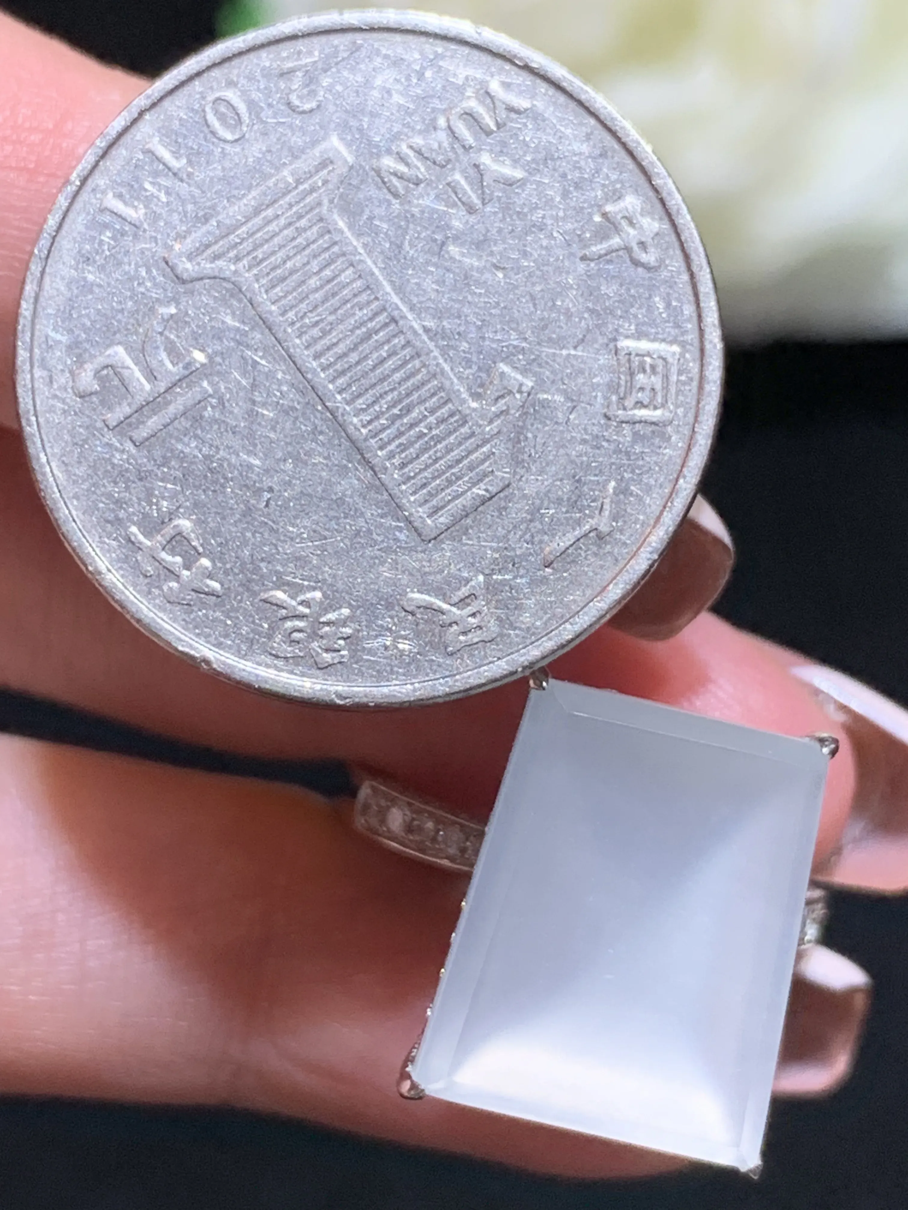 满绿无事牌戒指，18k金伴钻，冰透，佩戴优雅大气，整体规格：16.1-18.8-9.2