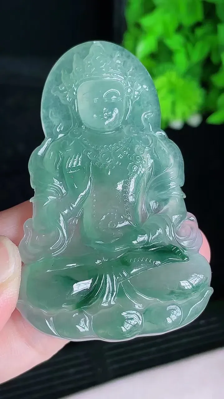 冰飘花度母
尺寸65.7/41.4/6mm，H31gdl（纯自然光实拍）