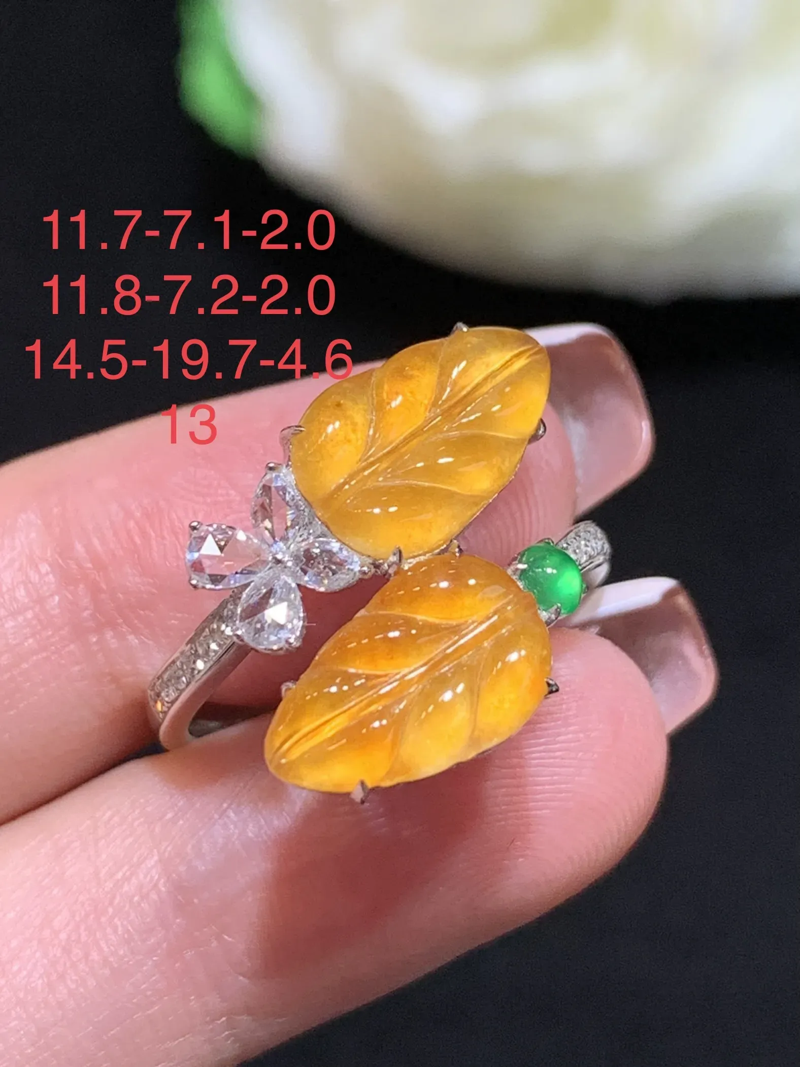 冰黄翡叶子戒指，18k金伴钻，颜色靓丽，佩戴优雅大气，整体规格：14.5-19.7-4.6