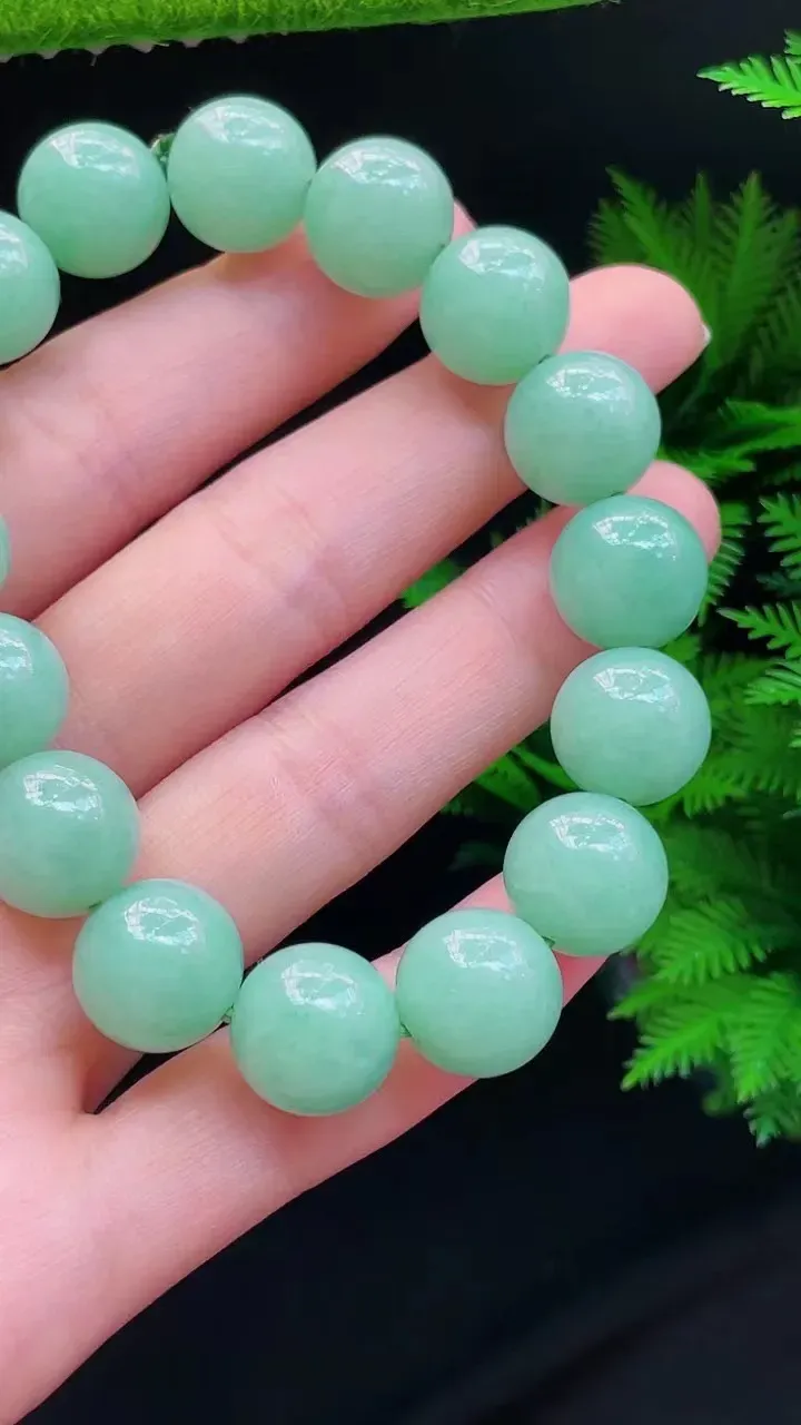 冰绿圆珠手串
尺寸12.5mm，i21ggk（纯自然光实拍）
