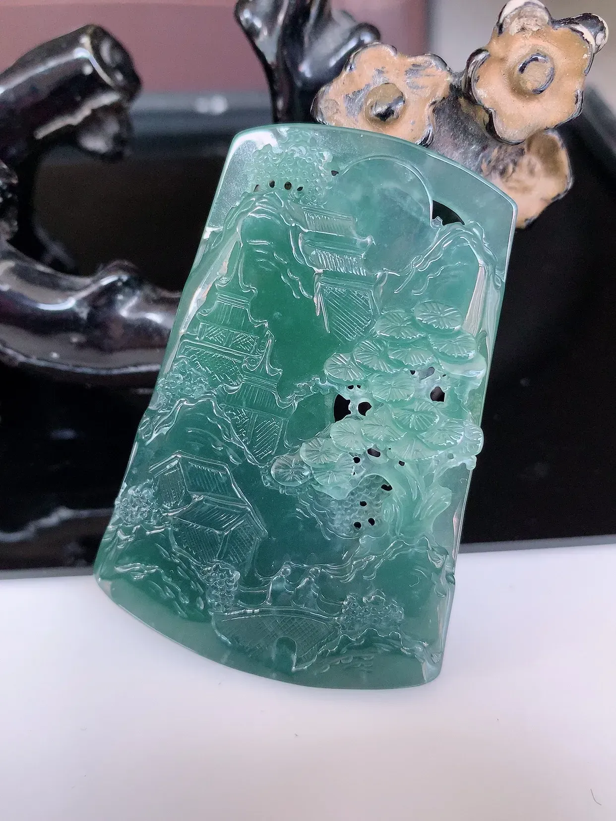 自然光实拍，冰胶满色山水牌吊坠，翡翠山水，立体生动形象，山水素材布局合理，意境感佳，佩戴上身效果更高贵 #04.22