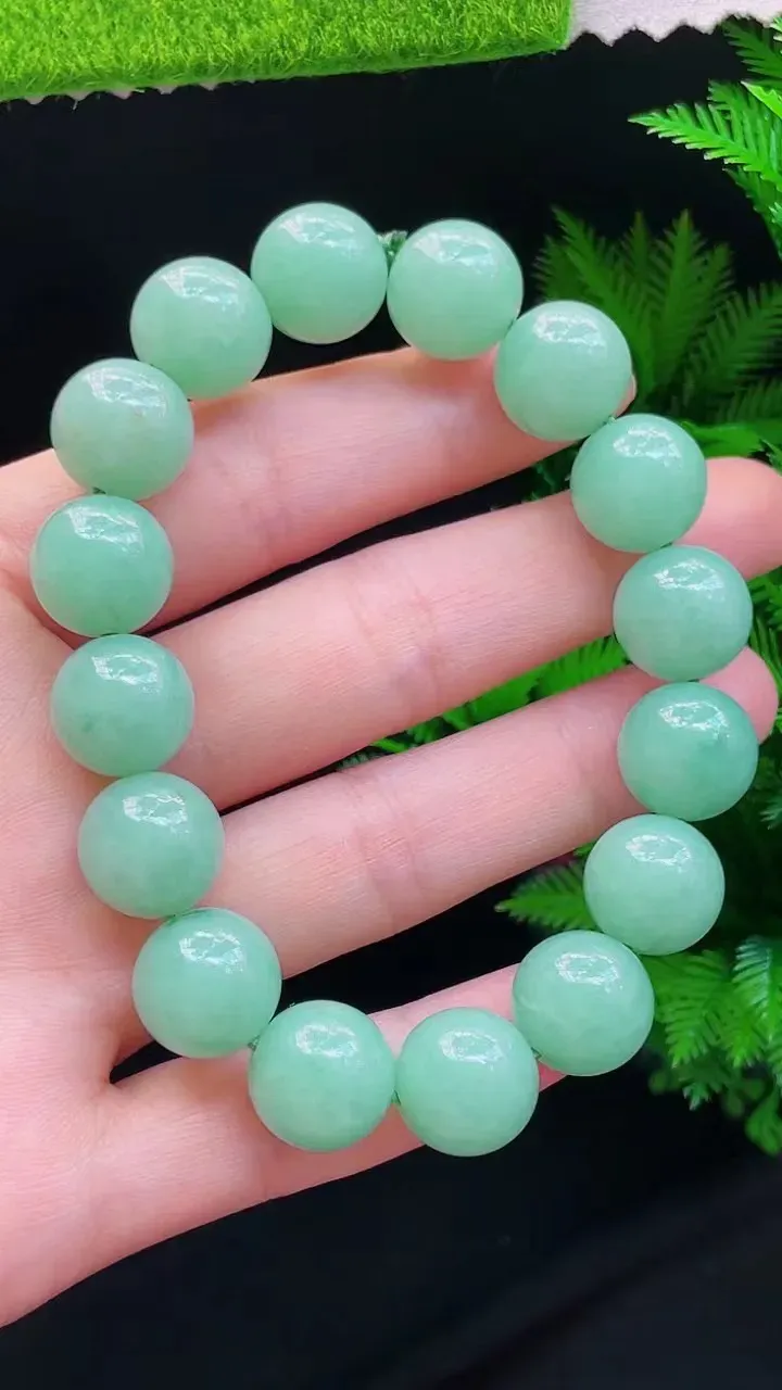 冰绿圆珠手串
尺寸12.5mm，i21ggk（纯自然光实拍）