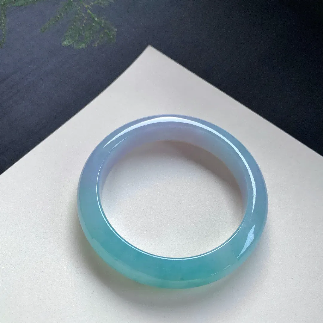 55圈口，飘花正圈手镯，飘花唯美，清新淡雅，圈口55.8-12.2-8.4！