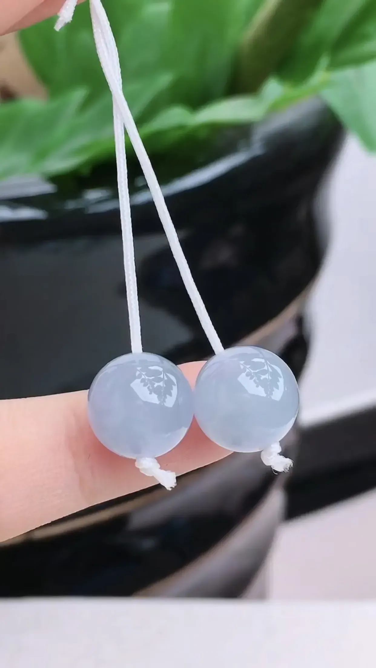 天然翡翠老坑种起胶圆珠一对 可代镶嵌 尺寸：11.4mm