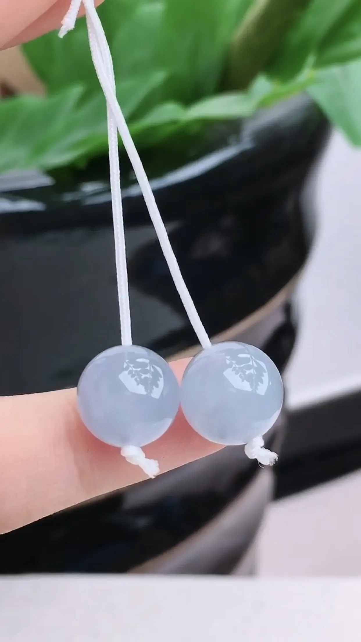 天然翡翠老坑种起胶圆珠一对 可代镶嵌 尺寸：11.4mm