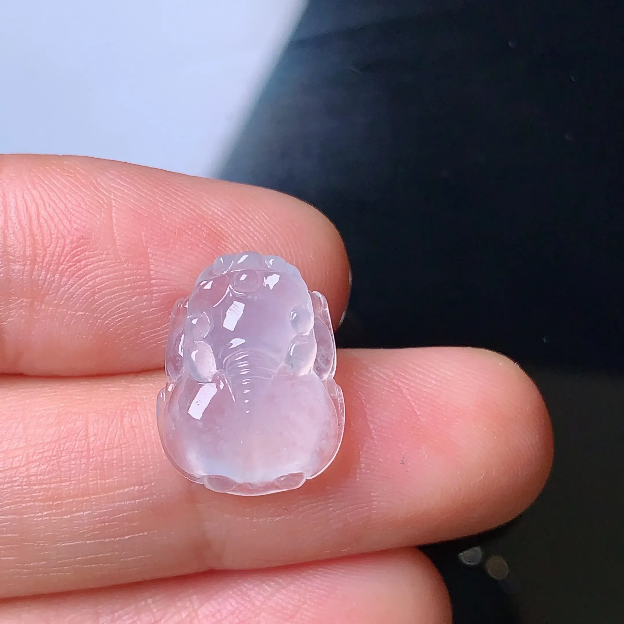 冰种貔貅吊坠 玉质细腻 雕工精细 线条流畅自然 款式新颖时尚唯美 整体尺寸15.2*11.9*5.6