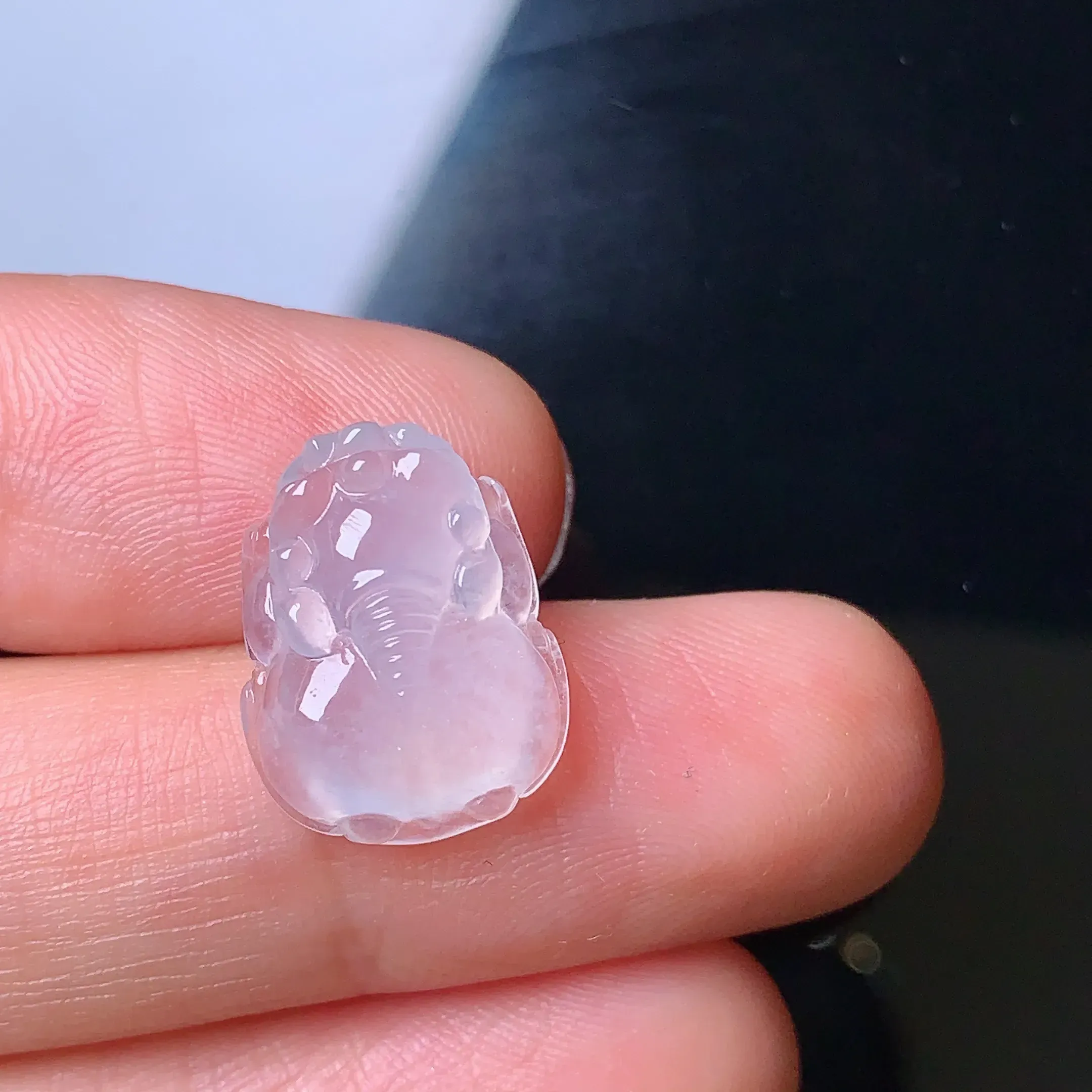 冰种貔貅吊坠 玉质细腻 雕工精细 线条流畅自然 款式新颖时尚唯美 整体尺寸15.2*11.9*5.6
