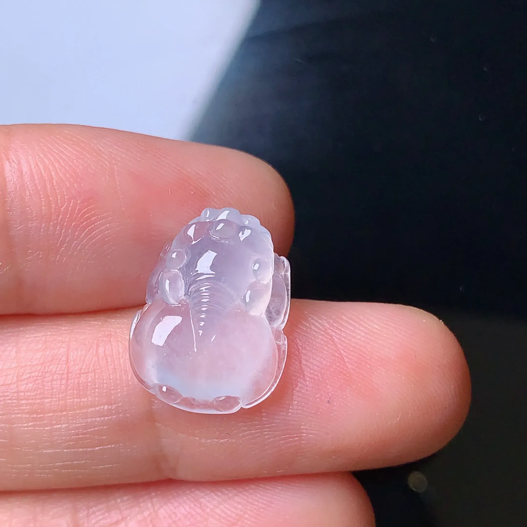 冰种貔貅吊坠 玉质细腻 雕工精细 线条流畅自然 款式新颖时尚唯美 整体尺寸15.2*11.9*5.6