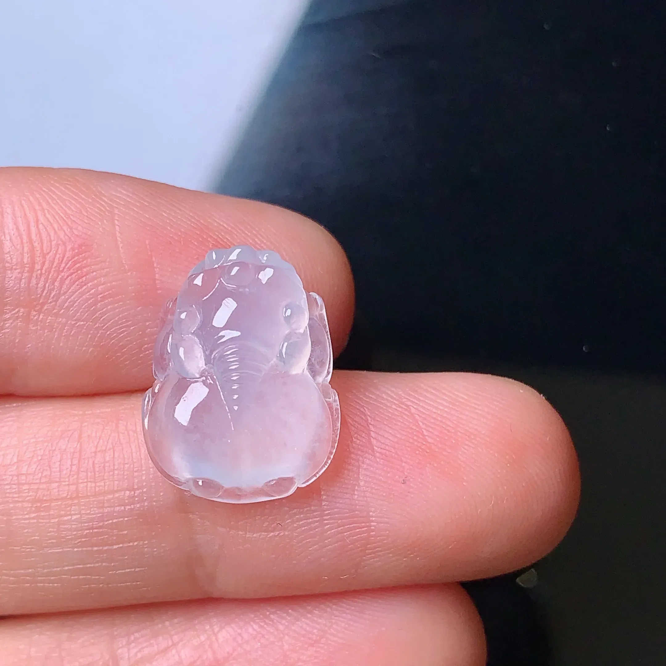 冰种貔貅吊坠 玉质细腻 雕工精细 线条流畅自然 款式新颖时尚唯美 整体尺寸15.2*11.9*5.6