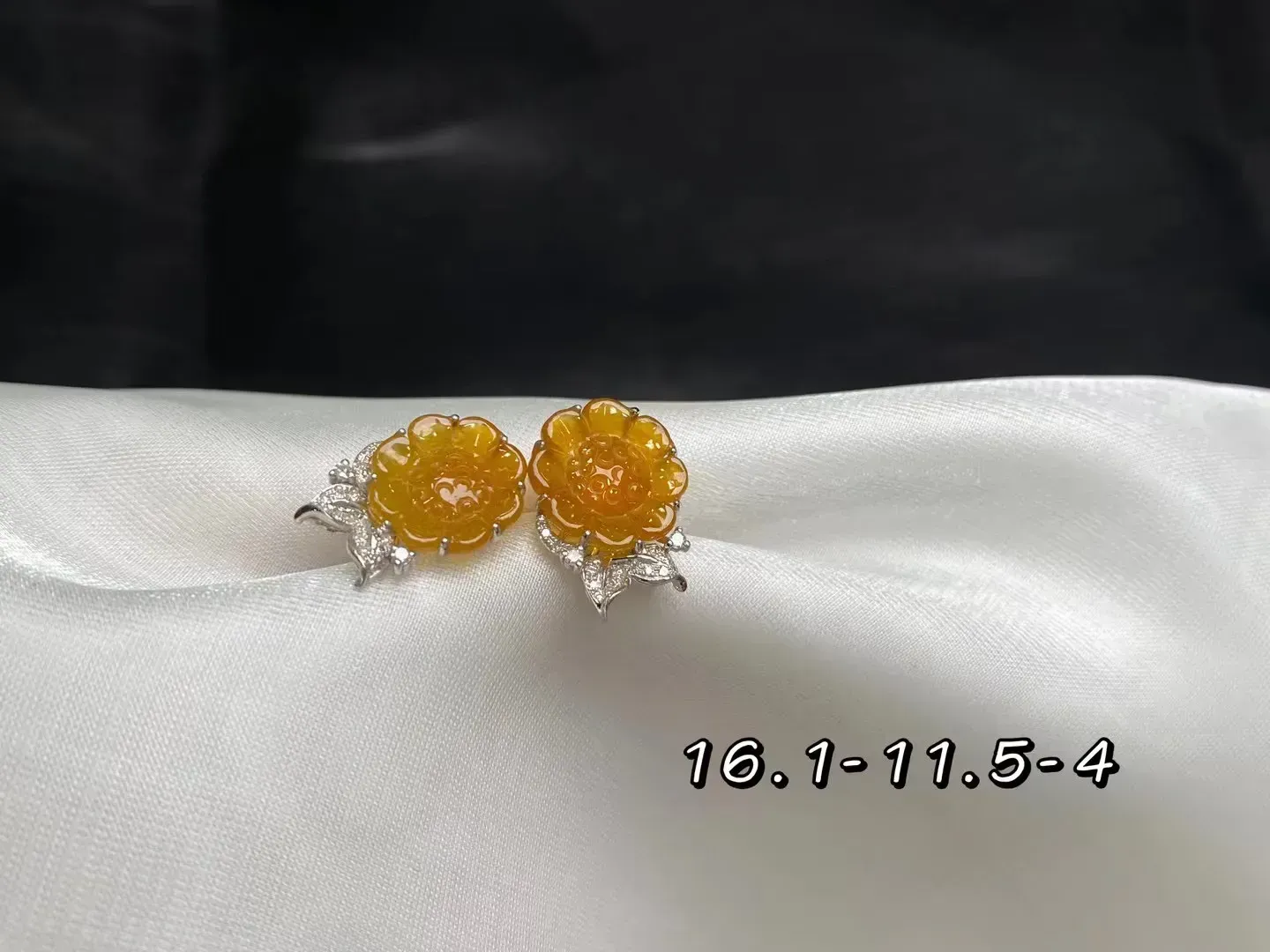 【限时特惠】优选推荐冰黄翡（花开富贵）耳钉耳坠，18k金镶嵌，冰清水润，品相佳，颜色靓丽，精致新颖，佩戴时尚出众。尺寸：16.1-11.5-4毫米